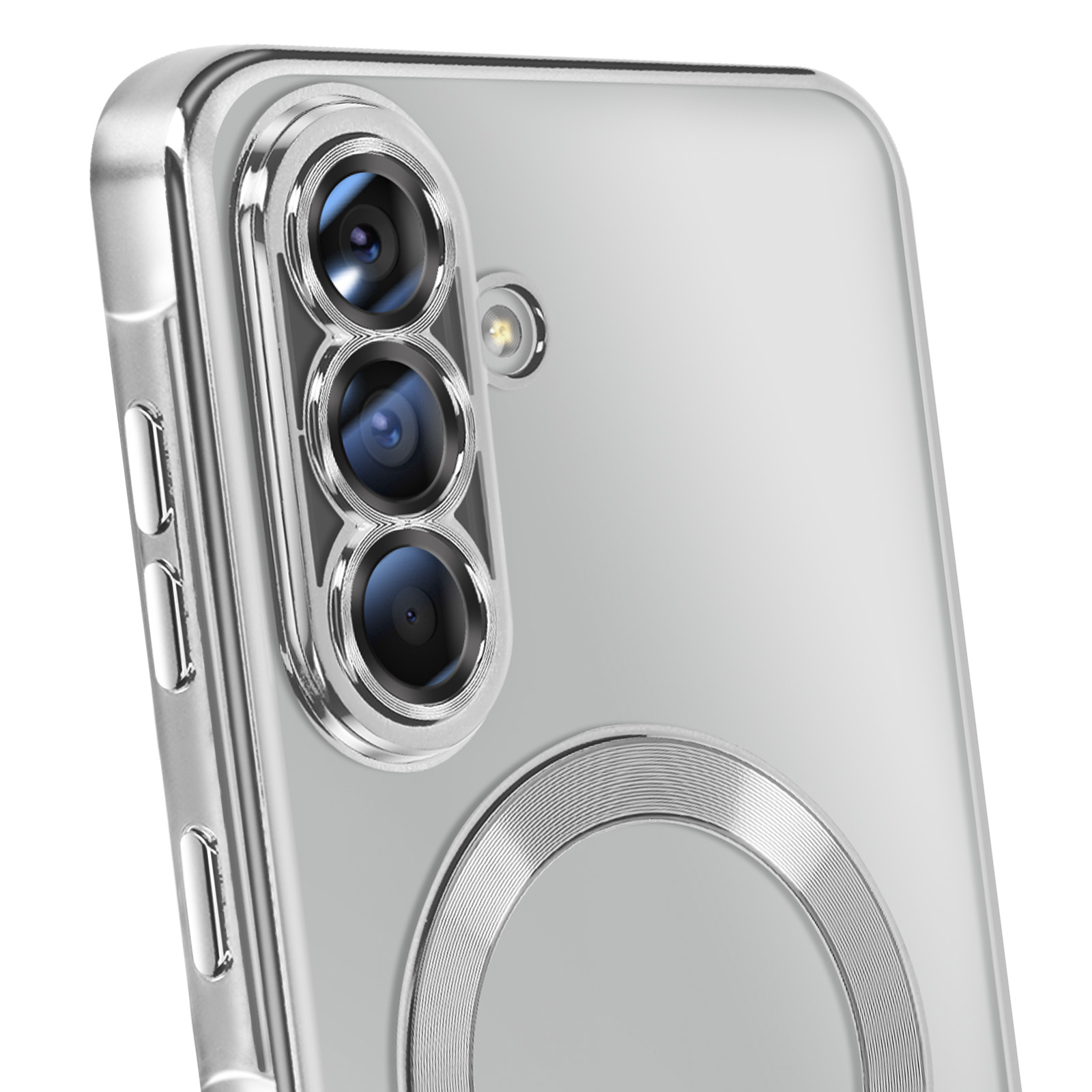 Gros plan sur un module de caméra de téléphone avec trois lentilles, un flash et un anneau argenté. Le fond est blanc.