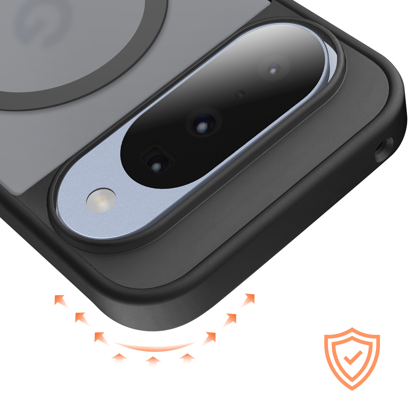 Primo piano di una custodia per telefono con sporgenza della fotocamera, cornice nera, retro grigio e frecce di protezione arancioni, con un'icona a scudo.