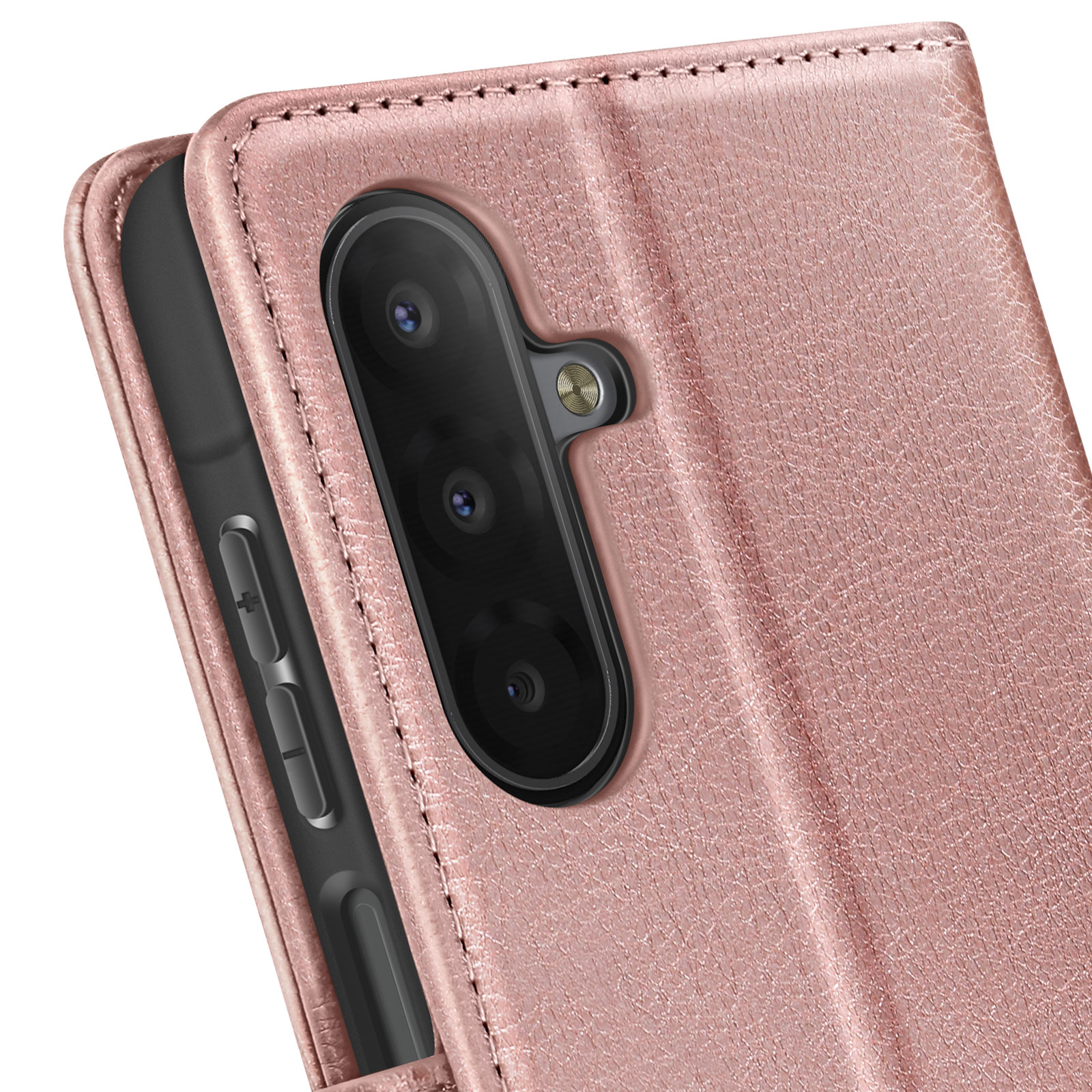 Primo piano di una custodia per telefono oro rosa con fotocamera e pulsanti. La custodia ha una finitura strutturata.