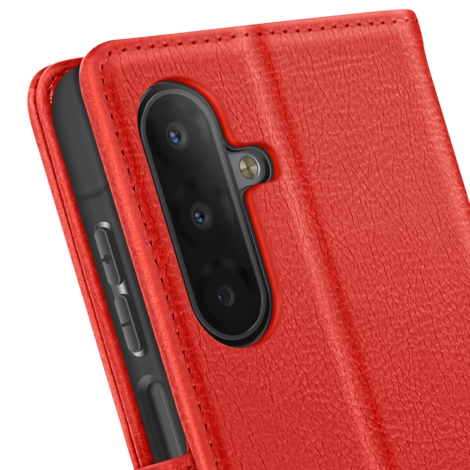 Primo piano di una custodia rossa per telefono con obiettivo della fotocamera. La custodia ha una superficie strutturata. Tasti del volume visibili.