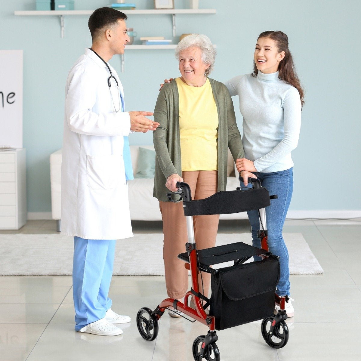 Médico, anciana y mujer joven con andador. Están sonriendo en una habitación, probablemente en un entorno sanitario.