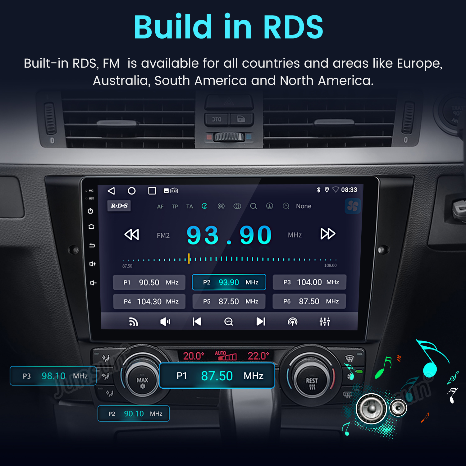 Pantalla de radio de coche que muestra la frecuencia FM 93.90 MHz. Se ven botones y controles, junto con lecturas de temperatura y notas musicales.