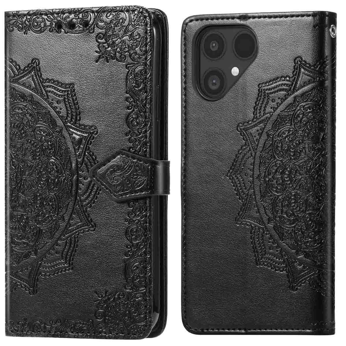 Zwarte telefoonhoes met mandala-ontwerp, in reliëf. Voorzien van een magnetische sluiting en een telefoonhouder. De hoes is open.
