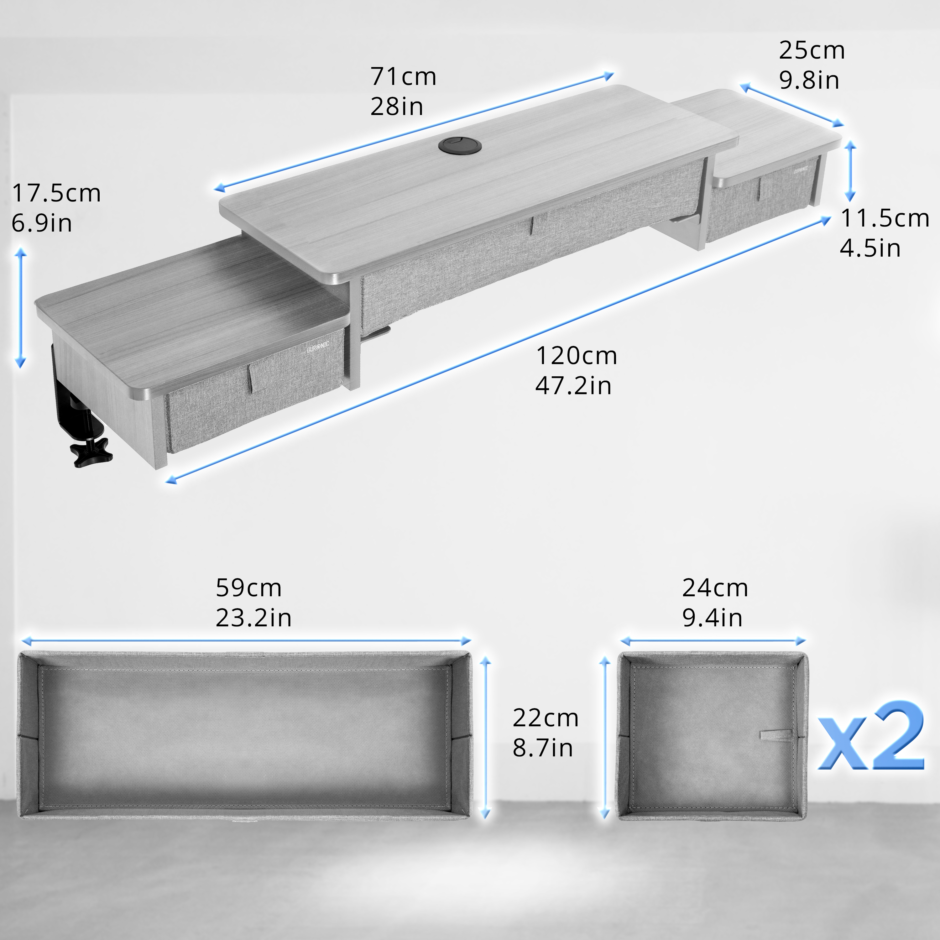 Ein heller Holzschreibtisch mit grauen Stoffschubladen, Abmessungen gezeigt. Zwei graue Aufbewahrungsboxen darunter.