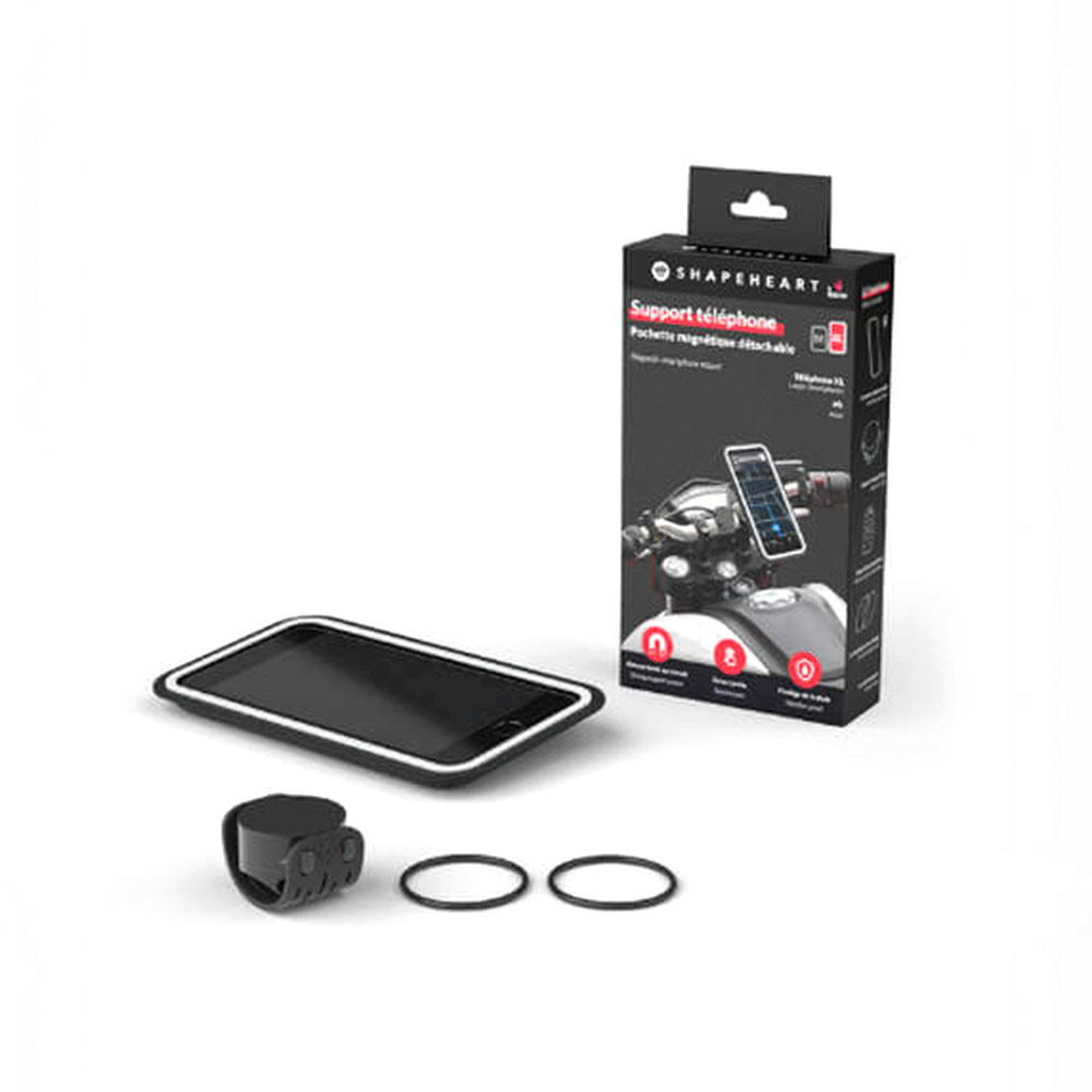 Una custodia per telefono, un supporto per telefono e una scatola sono su una superficie bianca. La scatola mostra un telefono montato su una moto. Colori bianco e nero.