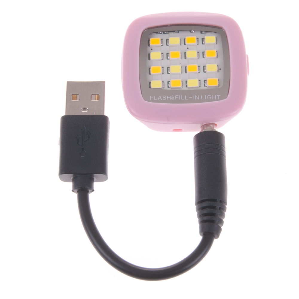 Una luce di riempimento rosa con cavo USB. La luce ha più luci a LED e un cavo nero che la collega a una spina USB.