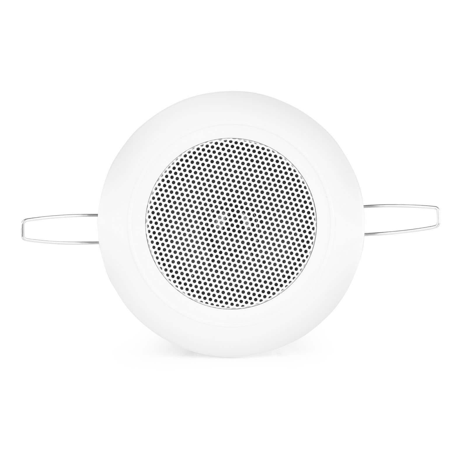 Un altavoz redondo blanco con un centro de malla negra y dos asas plateadas. Aislado sobre fondo blanco.