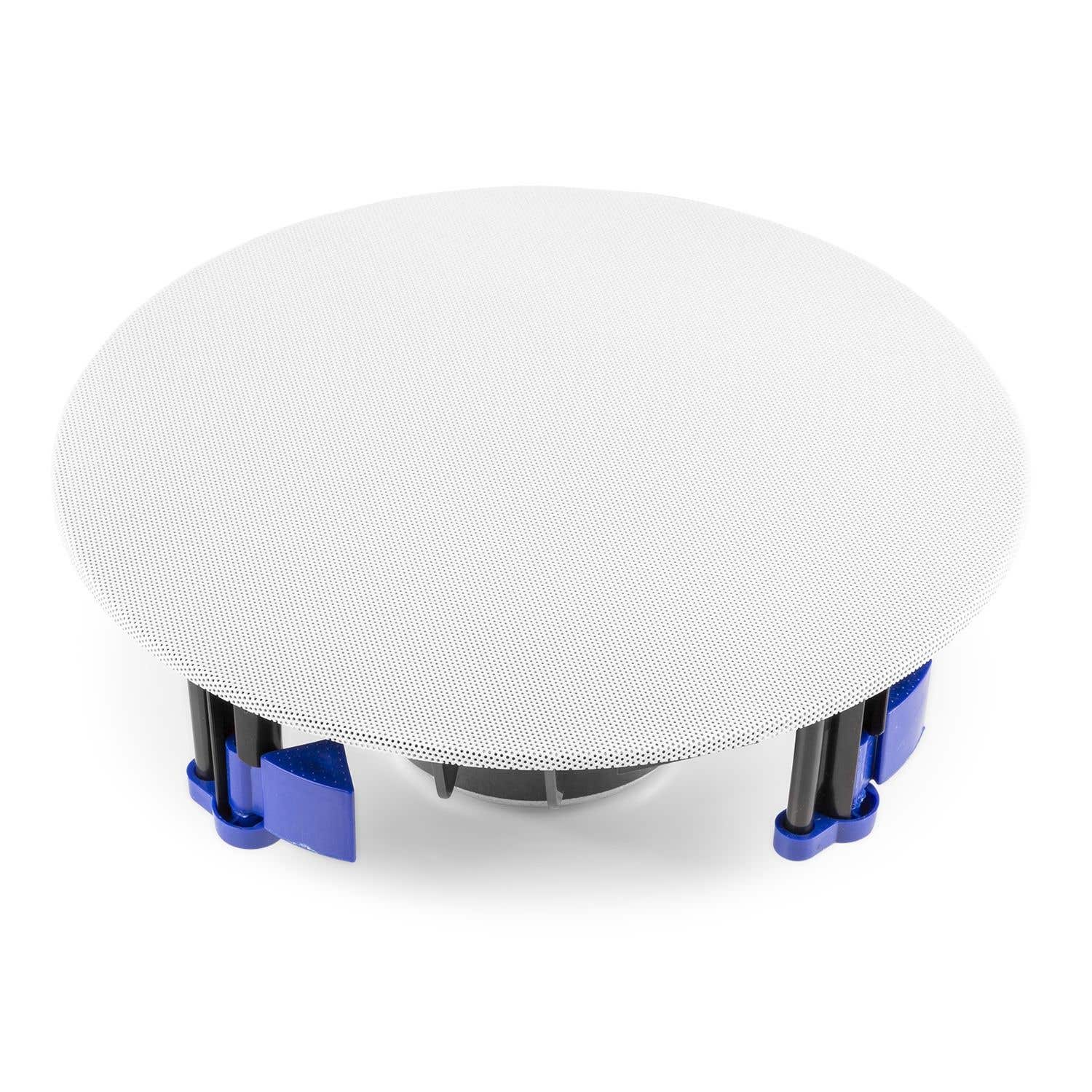 Una cubierta blanca y redonda para altavoz con pequeños agujeros, sostenida por soportes azules y negros, sobre una superficie blanca.