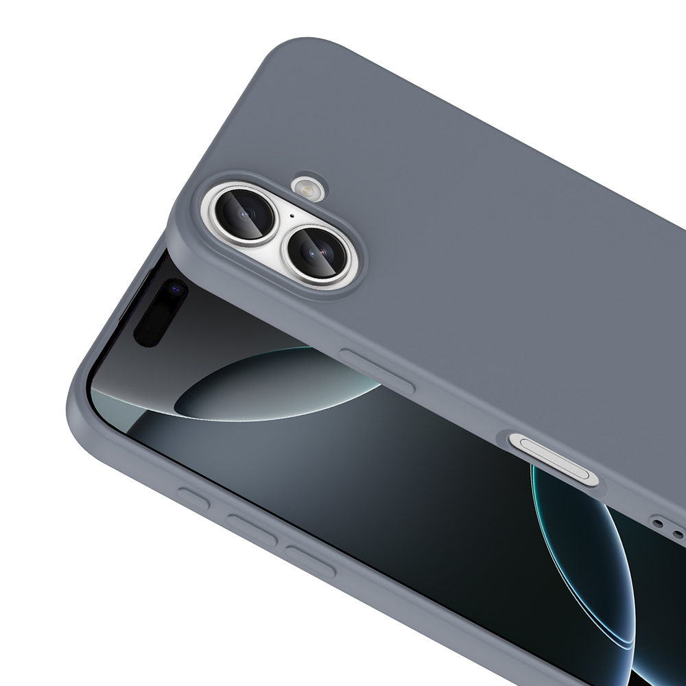 Gri bir telefon kılıfı kısmen bir telefonu kaplar. Kılıfın kamera kesikleri, düğmeleri ve pürüzsüz bir yüzeyi vardır. Telefon ekranı karanlık.
