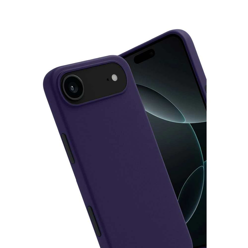 İki mor telefon kılıfı, biri bir telefonu kaplıyor. Telefonun ekranı görünür. Kılıfın kamera detaylarına odaklanılıyor.