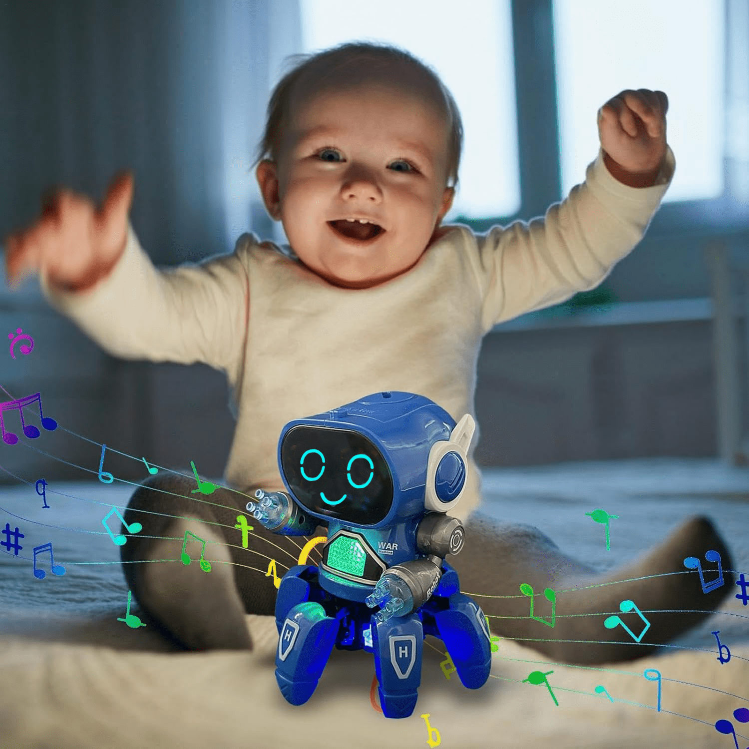 Ein lächelndes Baby, das die Arme hochreicht, ein blaues Roboterspielzeug im Vordergrund. Musiknoten umgeben das Baby und den Roboter.