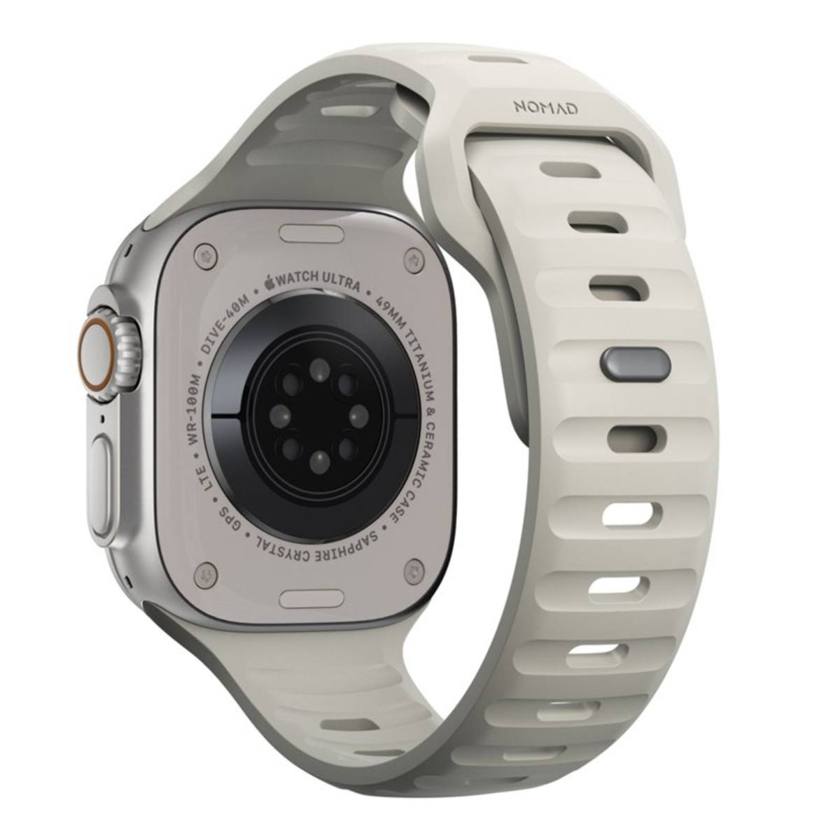 Un Apple Watch Ultra argentato con cinturino grigio chiaro. L'orologio mostra i dettagli della cassa e il cinturino è marchiato 'NOMAD'.