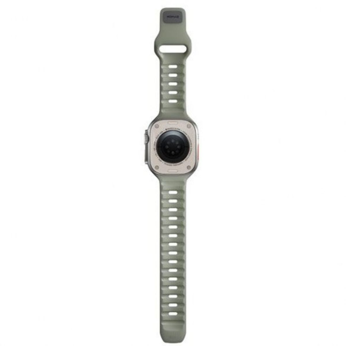 Uno smartwatch grigio con cinturino verde è mostrato su sfondo bianco. Il quadrante è visibile.