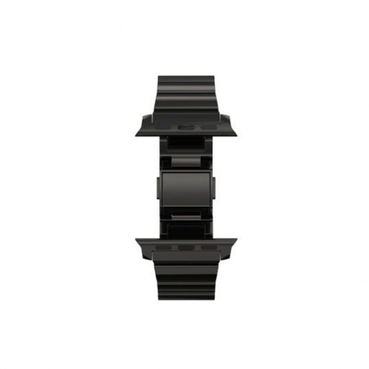 Una correa de reloj de metal negro se encuentra centrada sobre un fondo blanco. La correa está compuesta por varios eslabones rectangulares.