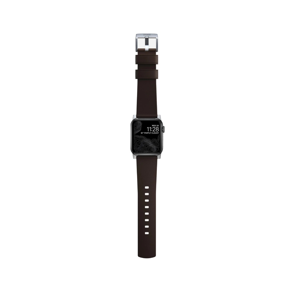 Un Apple Watch con una correa de cuero marrón. La esfera muestra la hora y un mapa topográfico. La hebilla es plateada.