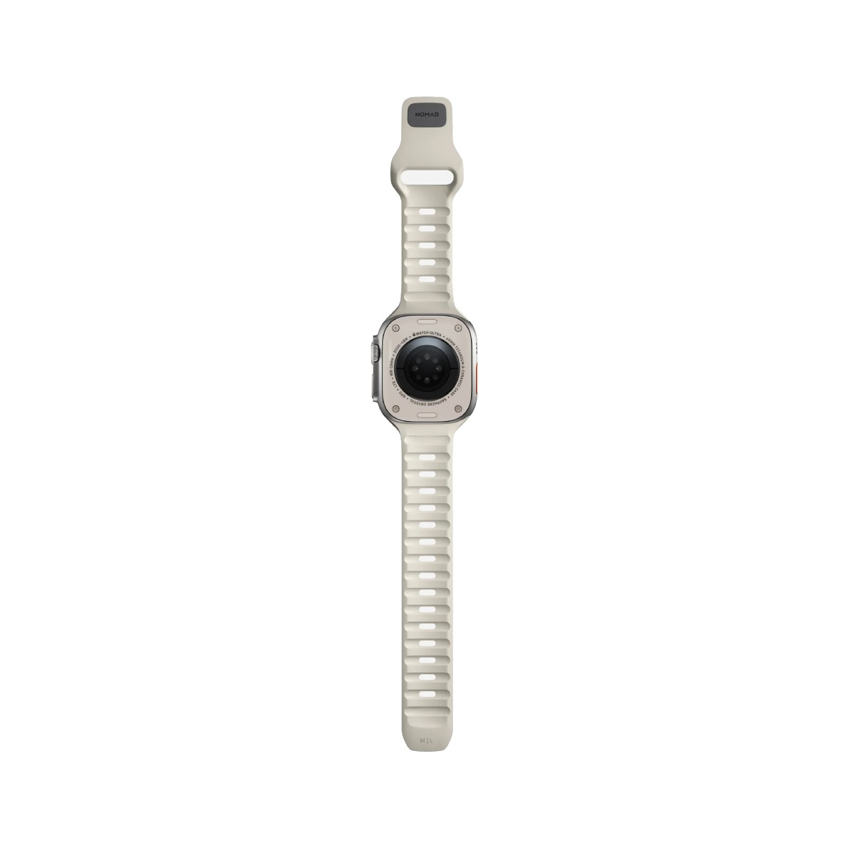 Un Apple Watch Ultra beige chiaro con cinturino abbinato è centrato su sfondo bianco. Il quadrante è visibile.