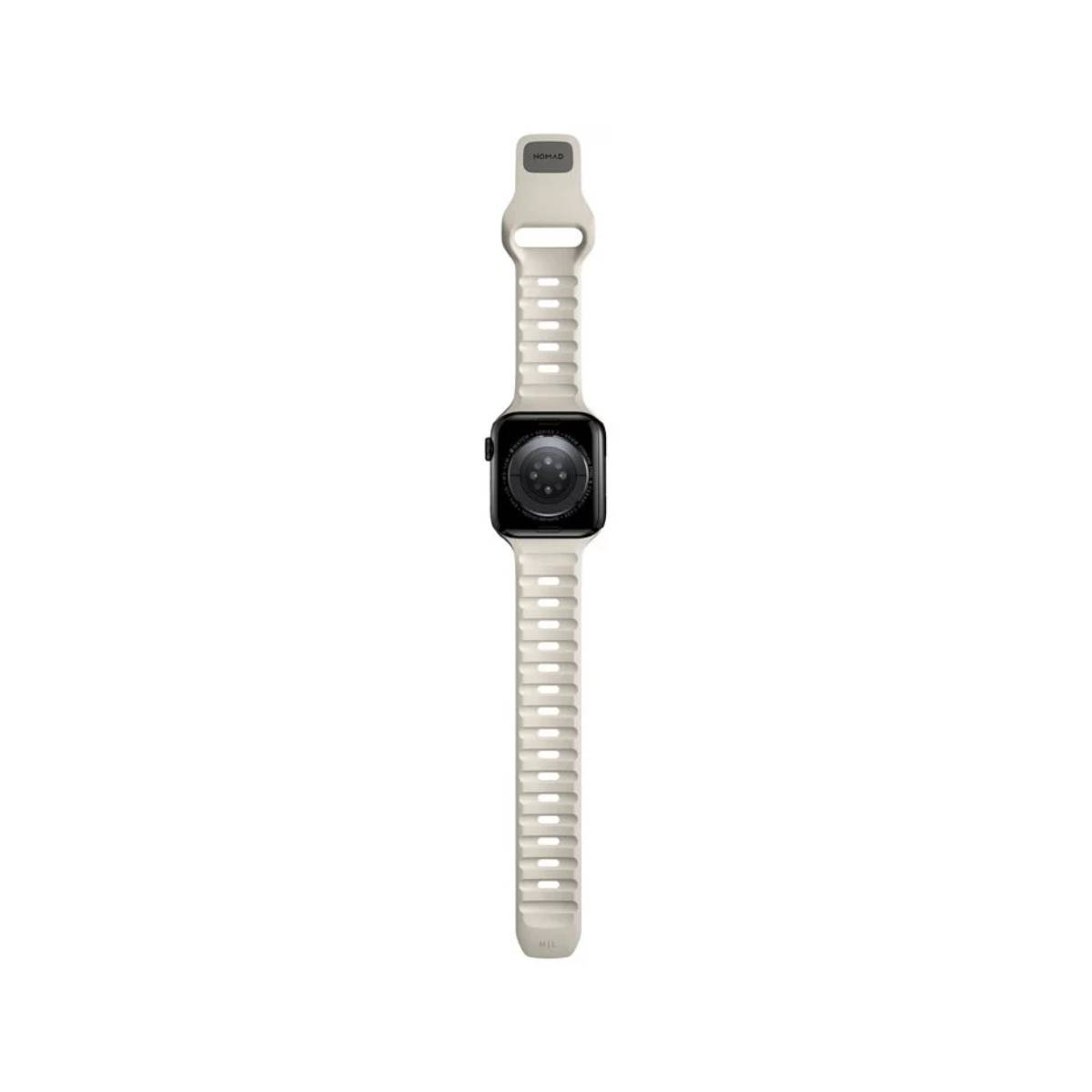 Un Apple Watch beige claro con pantalla negra sobre fondo blanco. La correa es beige claro y tiene ranuras.