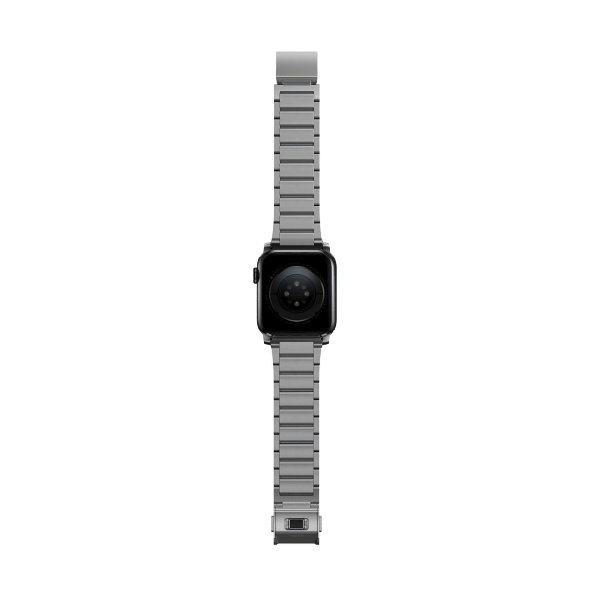 Un Apple Watch argentato con schermo nero e cinturino in metallo argentato, centrato su sfondo bianco.