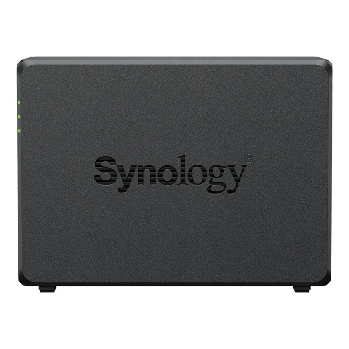 Un dispositivo NAS Synology negro. El logotipo de Synology está en el frente. Luces verdes en la parte superior izquierda. Tiene cuatro pies pequeños.