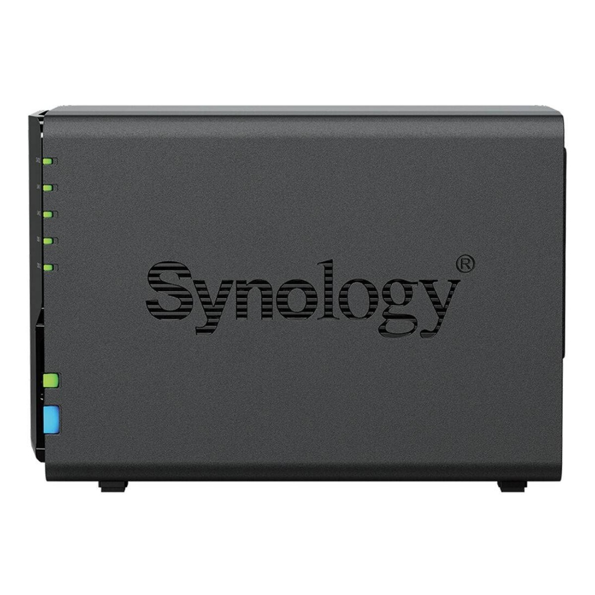Ein dunkelgraues Synology NAS-Gerät mit Markennamen. Es hat Kontrollleuchten links und einen Netzschalter.