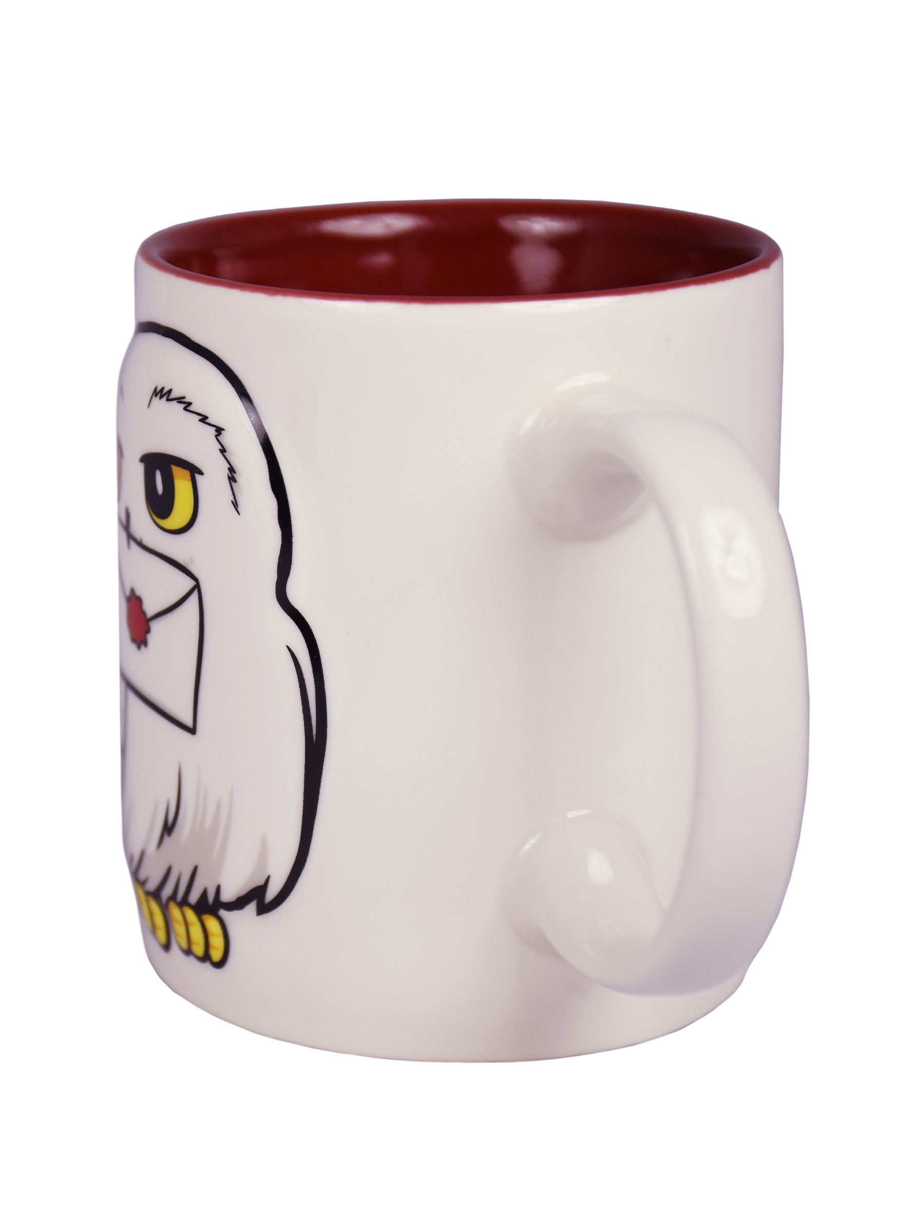 Eine weiße Tasse mit einer Cartoon-Eule, gelben Augen und einem roten Innenraum. Die Eule hält einen Brief.