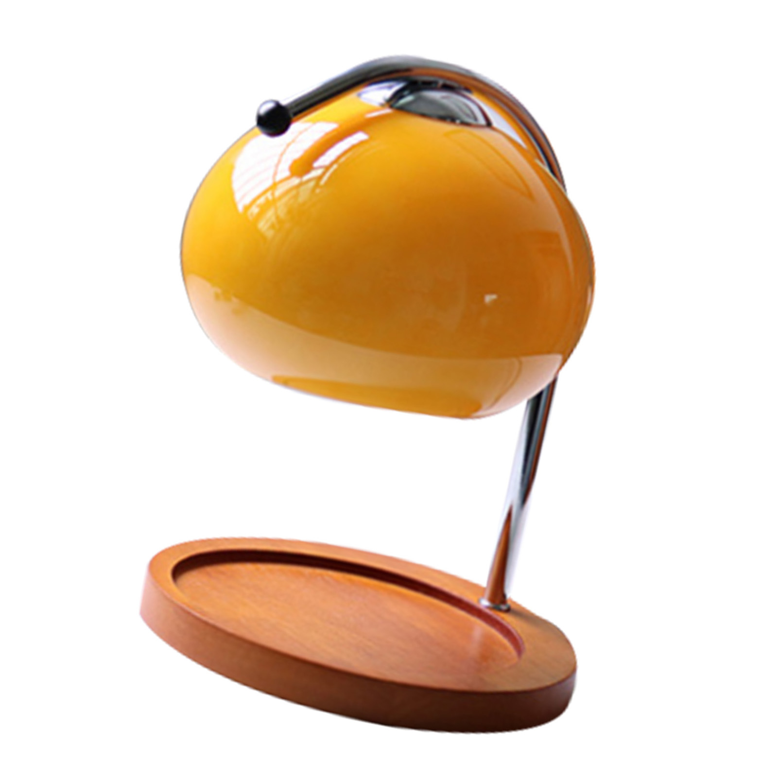 Eine moderne Lampe mit gelbem Glasschirm und Chromständer. Der Sockel ist aus Holz.