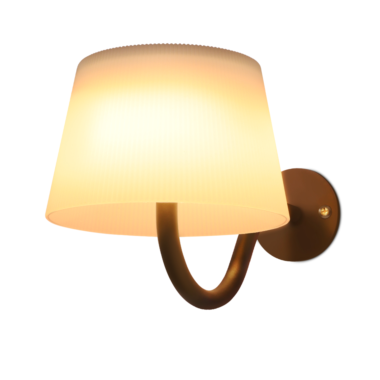 Una lampada da parete con paralume color crema e braccio curvo marrone scuro. Lo sfondo è bianco.