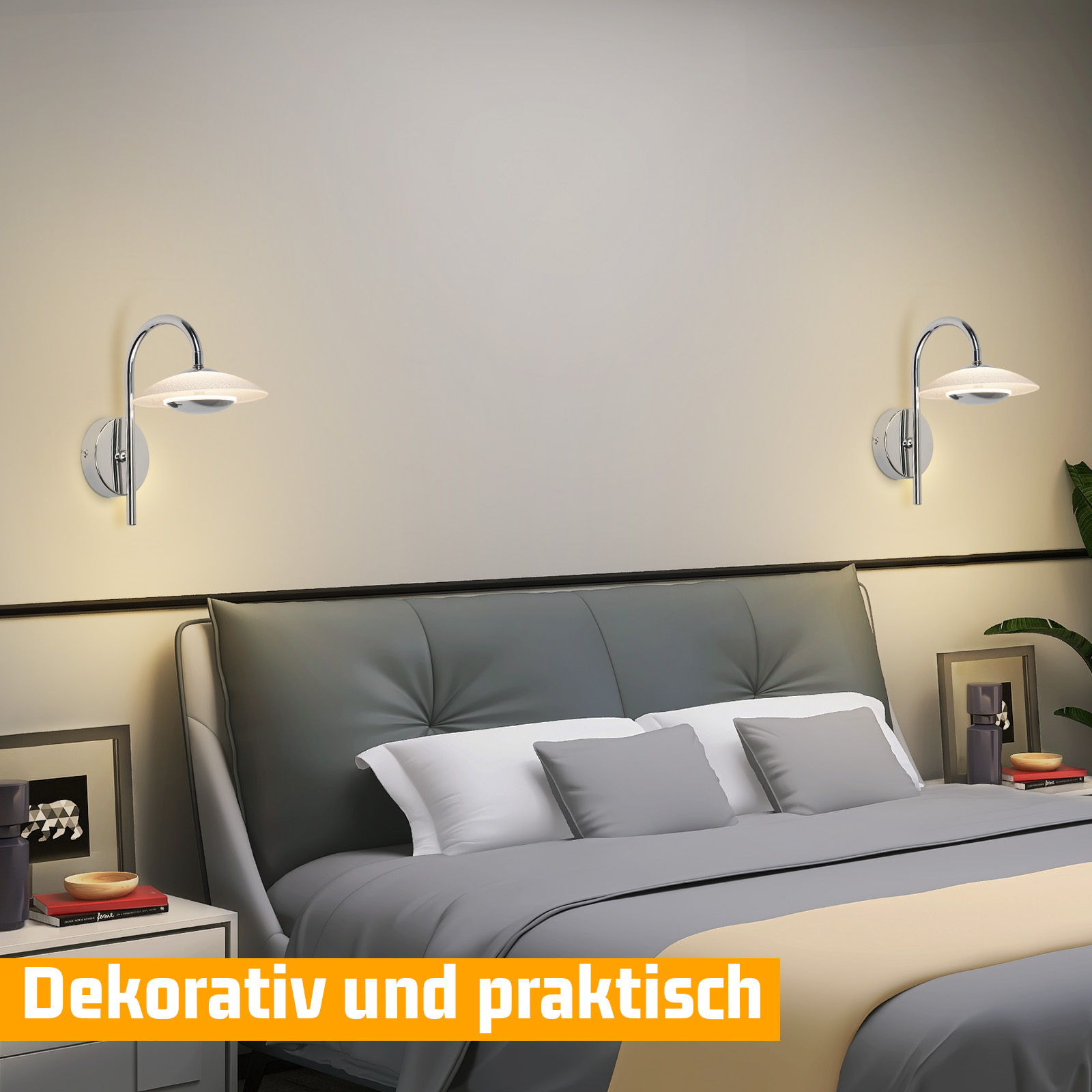 Una camera da letto con letto grigio, cuscini bianchi, due lampade e le parole 'Dekorativ und praktisch' in arancione.