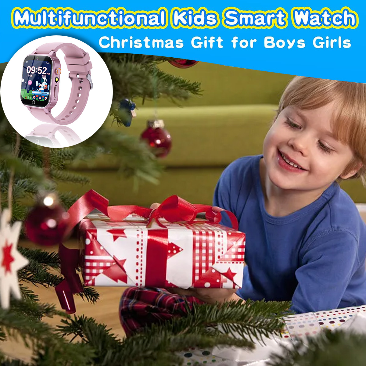 Ein lächelnder Junge hält ein verpacktes Geschenk unter einem Weihnachtsbaum. Eine rosa Smartwatch ist in der oberen linken Ecke.