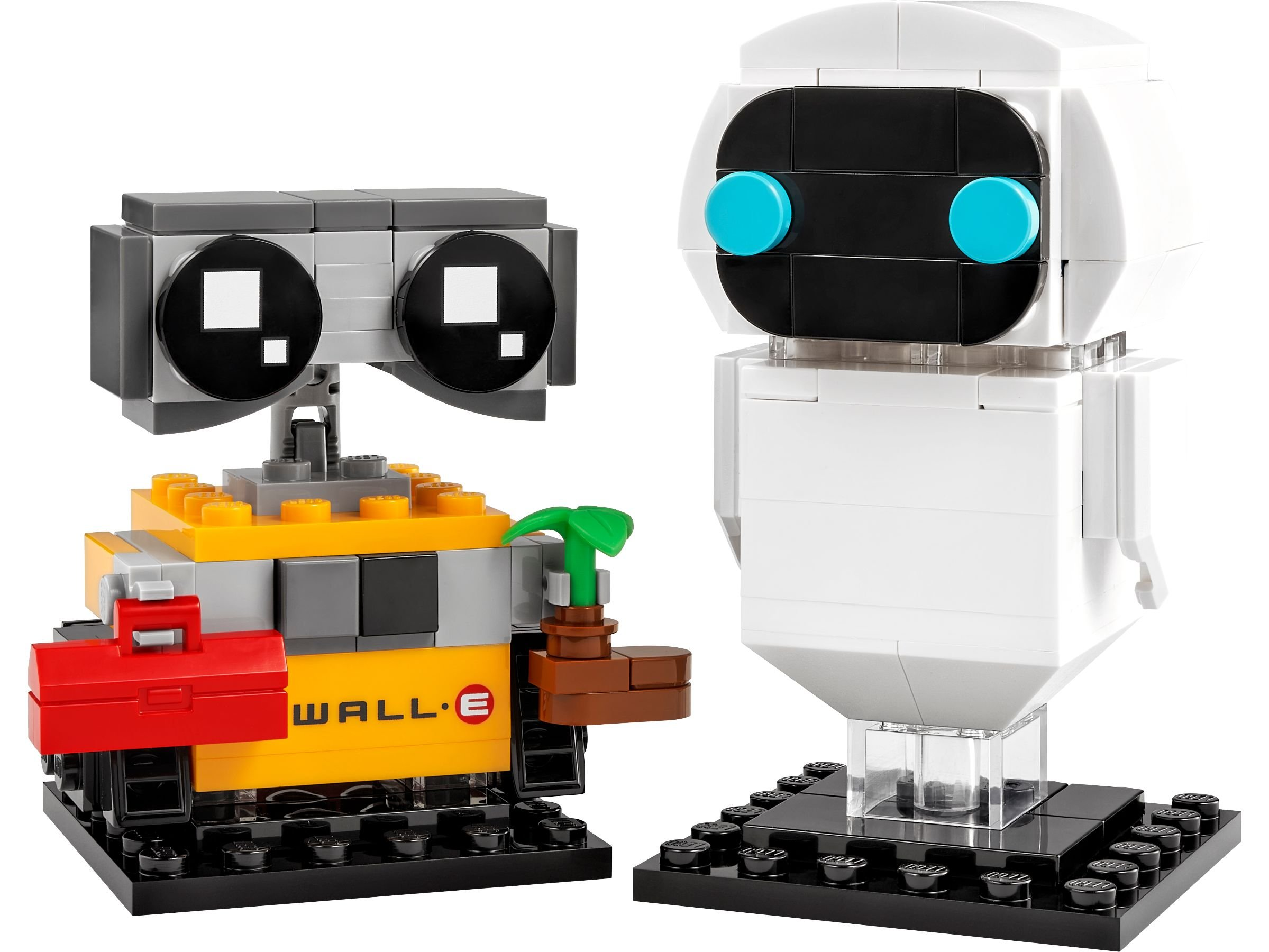 Modele LEGO Wall-E i Ewy. Wall-E jest żółty i szary z czerwoną skrzynką narzędziową. Ewa jest biała z niebieskimi oczami.