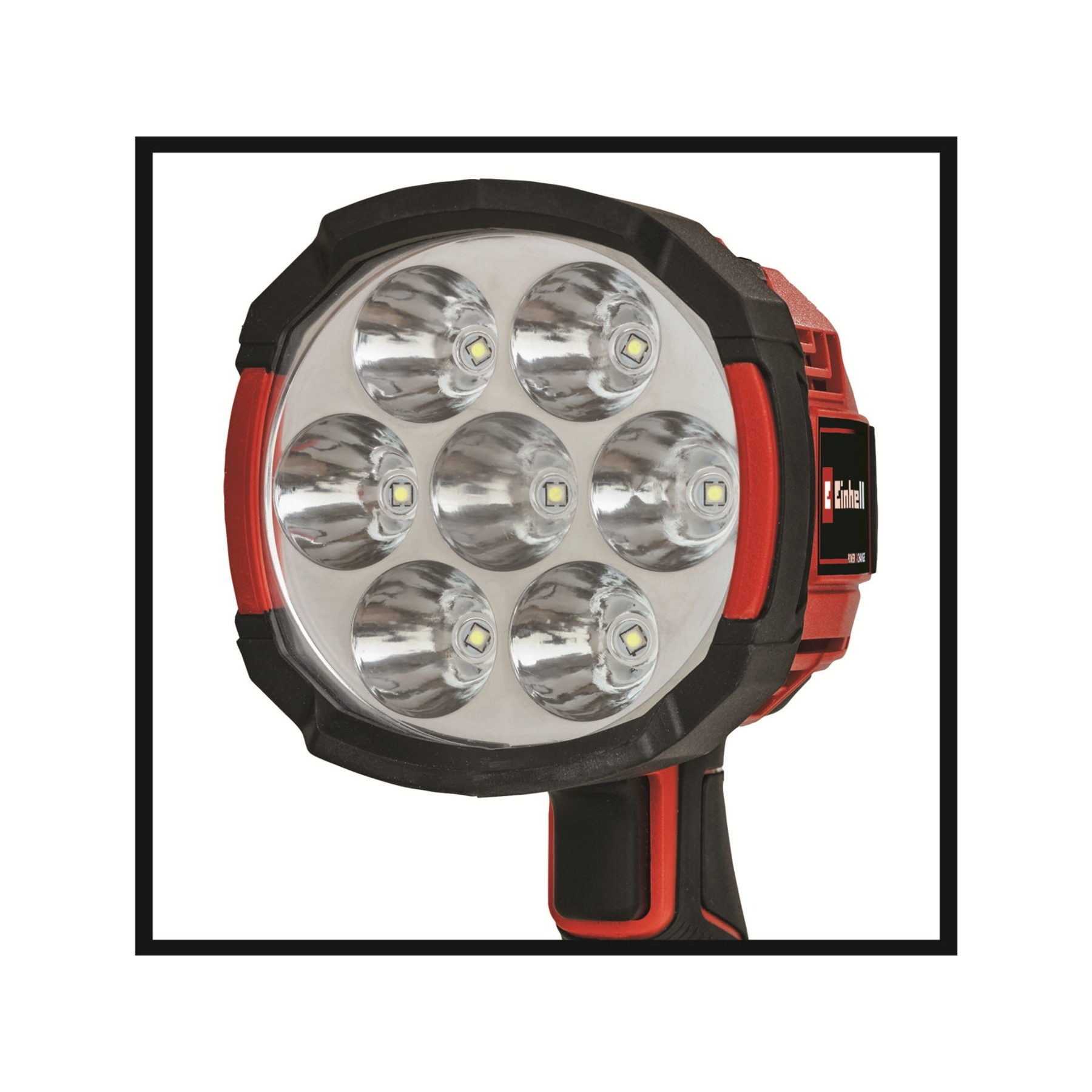 Un faretto a LED rosso e nero con sette luci. Il marchio è visibile lateralmente.