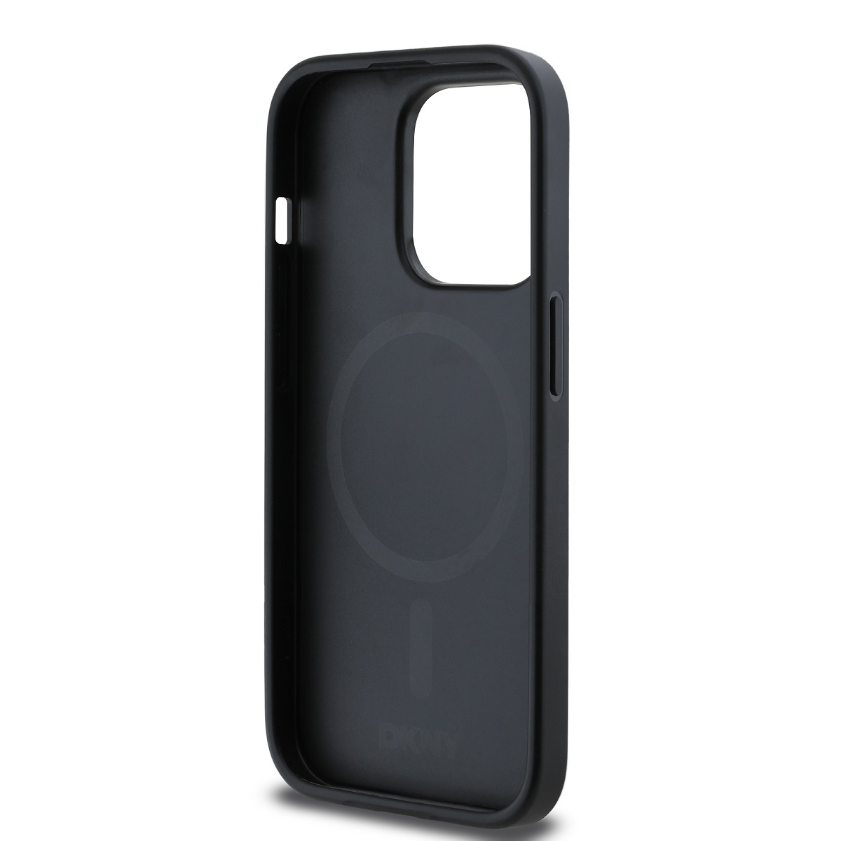 Una custodia nera per telefono con un ritaglio per la fotocamera e un cerchio magnetico. Il logo DKNY è in basso. La custodia è su sfondo bianco.