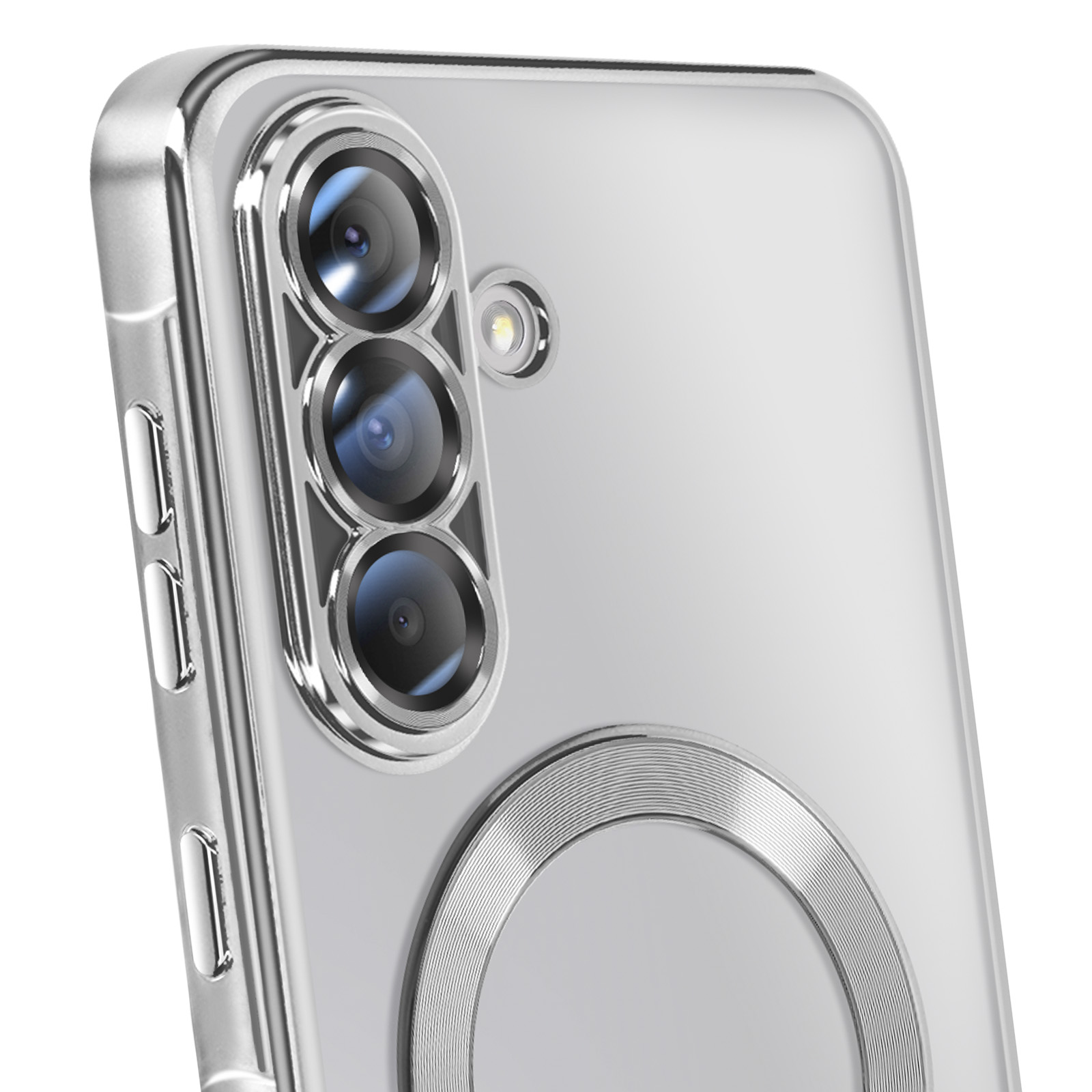 Gros plan d'un smartphone. Objectifs d'appareil photo argentés et un anneau. Coque grise. Fond blanc.