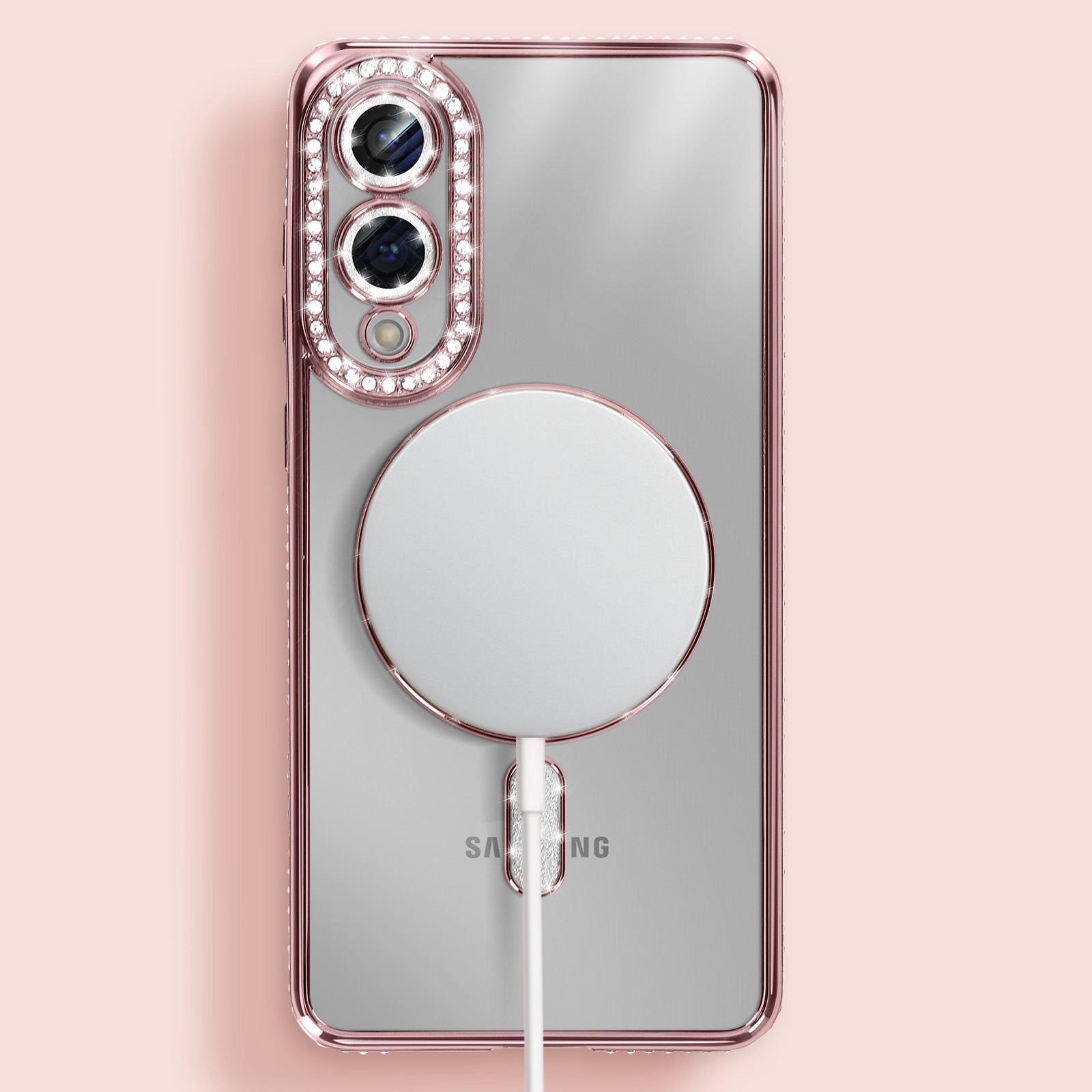 Coque de téléphone avec bosse pour appareil photo. Cadre rose avec diamants. Cercle blanc pour chargeur. Fond rose.