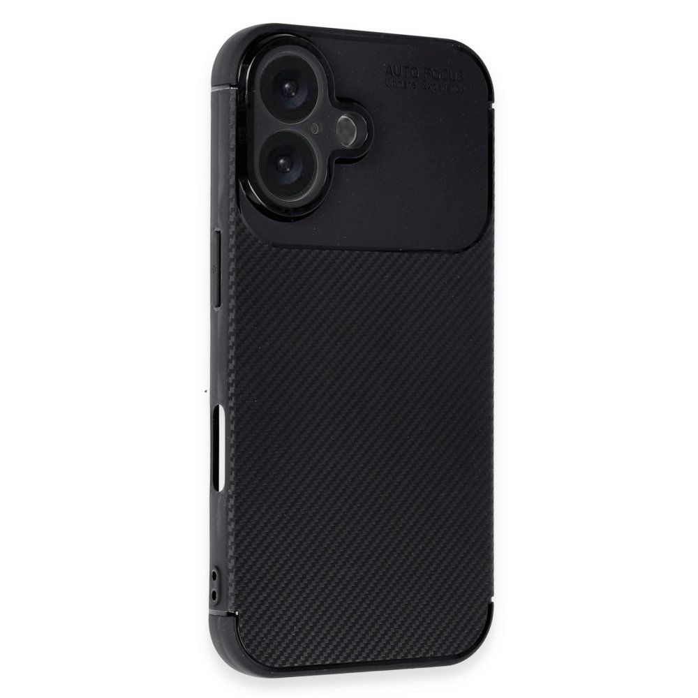 Kamera kesiklerine sahip siyah telefon kılıfı. Arkasında karbon fiber dokusu ve 'AUTO FOCUS' yazısı var.