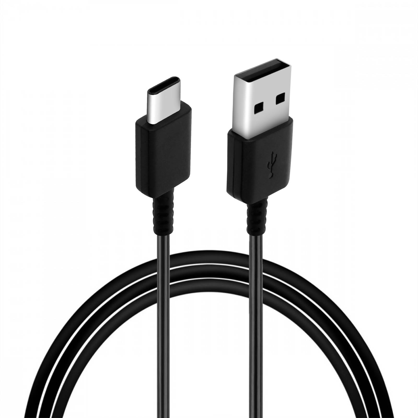 Un cavo da USB-C a USB-A nero su sfondo bianco. I connettori sono neri con inserti argentati.