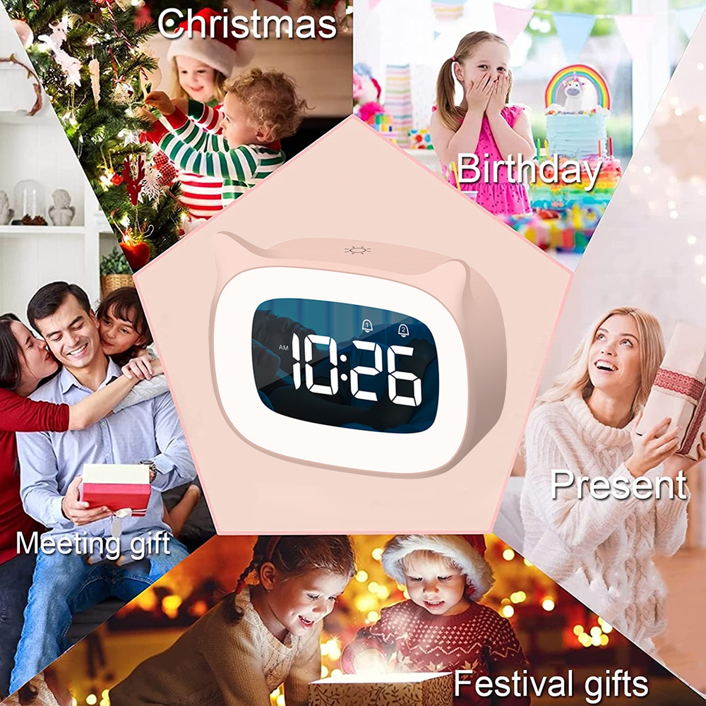 Rosa Uhr zeigt 10:26 Uhr, umgeben von Bildern von Menschen, die Weihnachten, Geburtstage feiern und Geschenke geben.