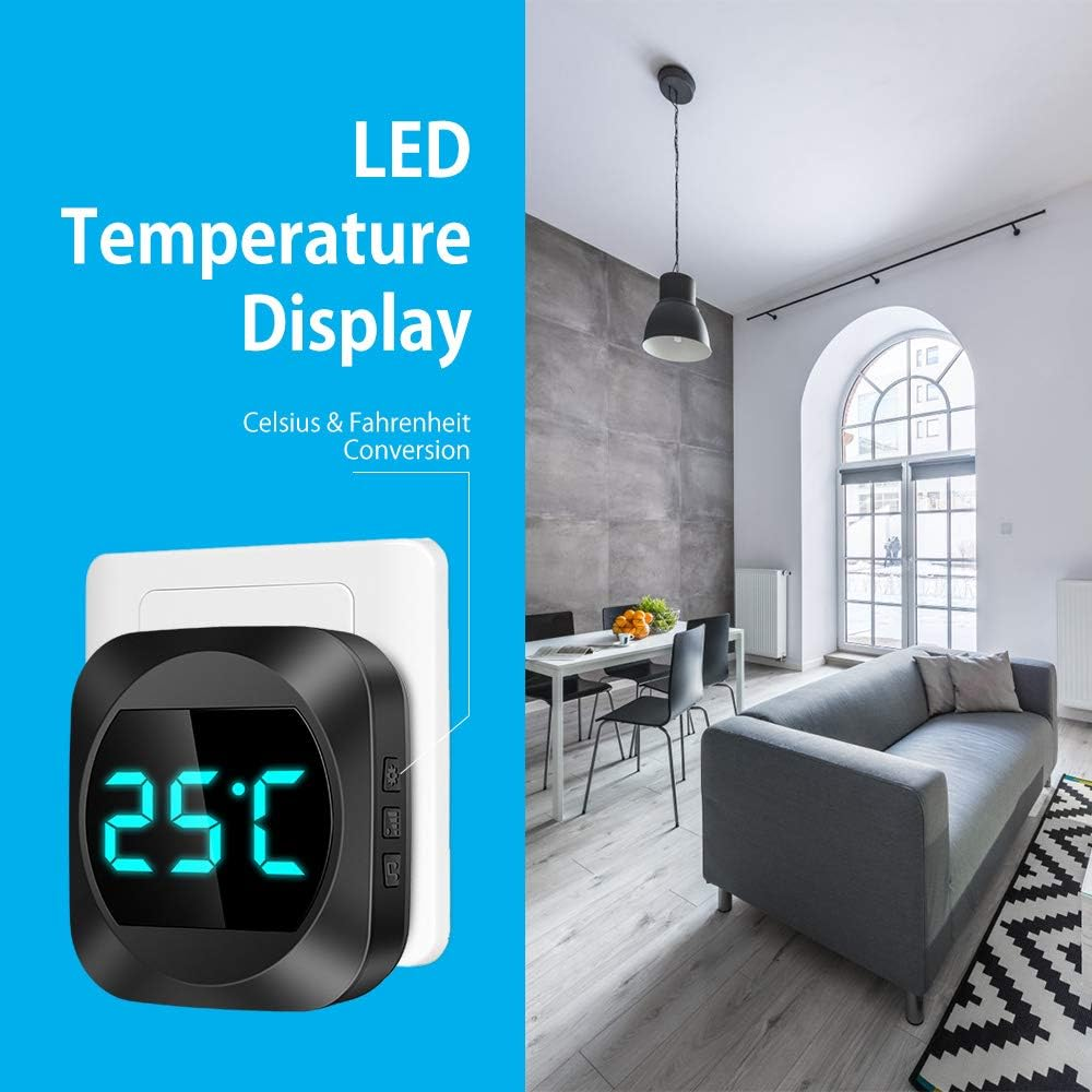Ein LED-Temperaturdisplay zeigt 25°C an. Im Hintergrund ist ein Wohnzimmer mit Sofa, Tisch und Fenster zu sehen.