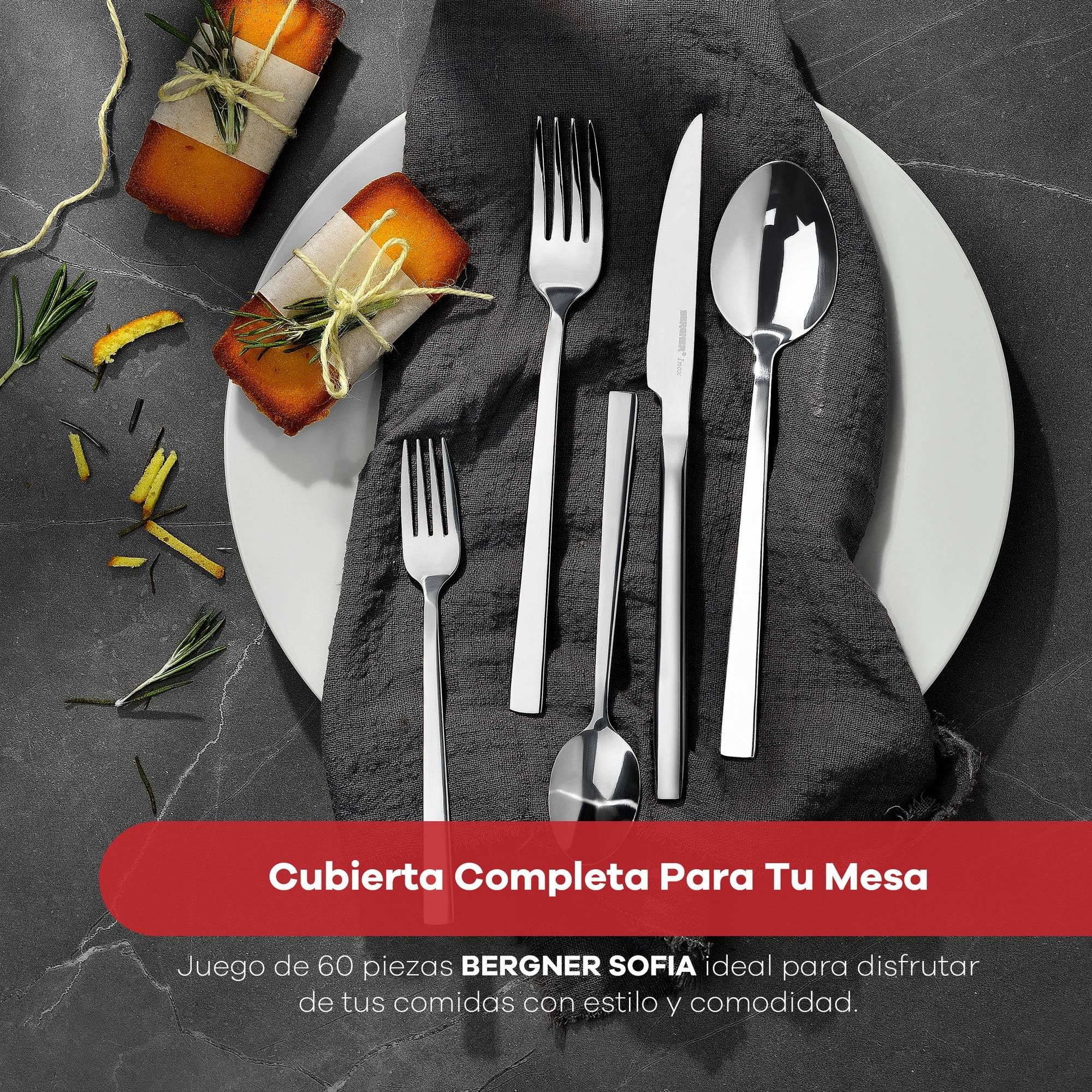 Un arreglo de mesa con cubiertos, platos y comida. Incluye tenedores, cuchillos, cucharas y pequeños pasteles con romero.