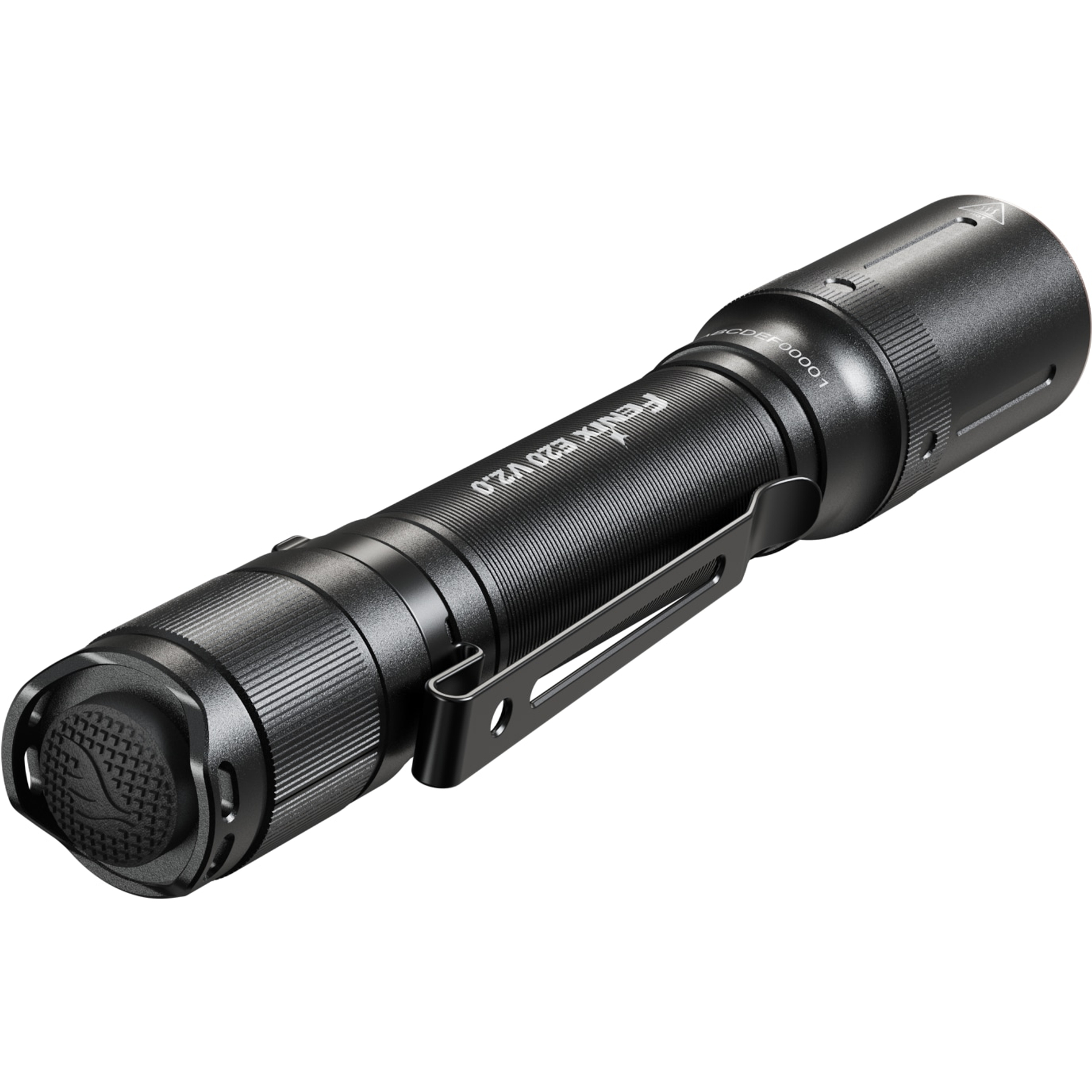 Czarna latarka Fenix E20 V2.0, widok pod kątem. Ma klips i teksturowany przycisk. Tło jest białe.