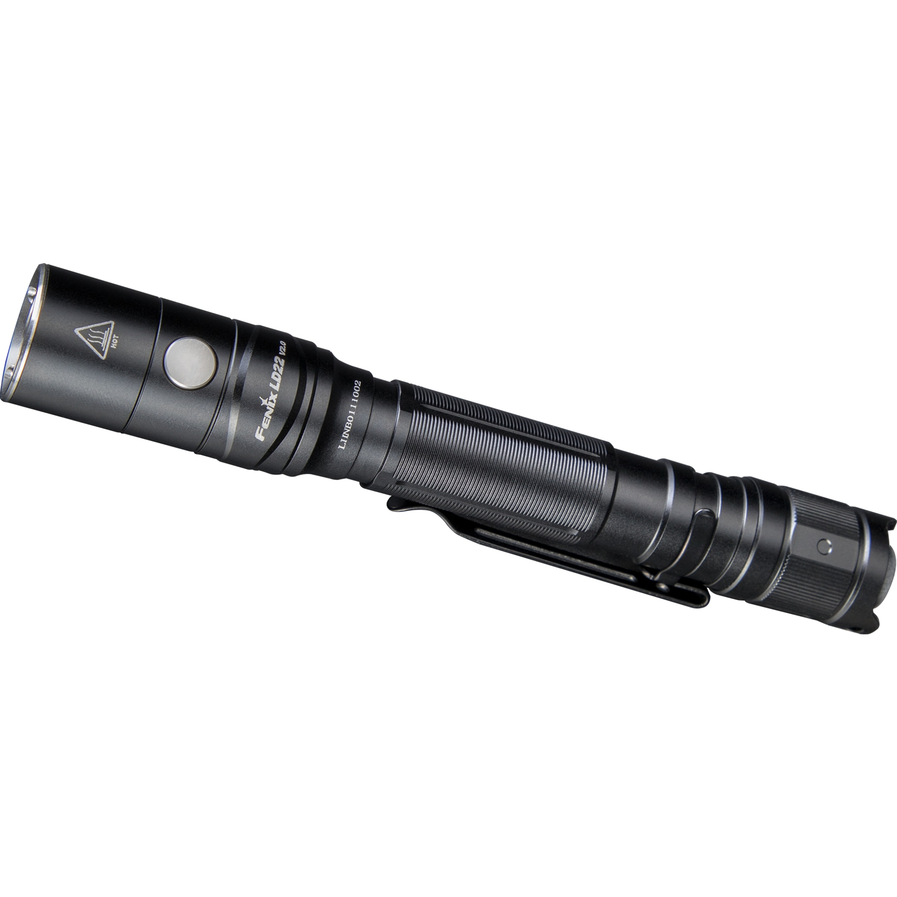 Czarna latarka Fenix LD22 V2.0 na białym tle. Ma przycisk i klips. Światło jest włączone.