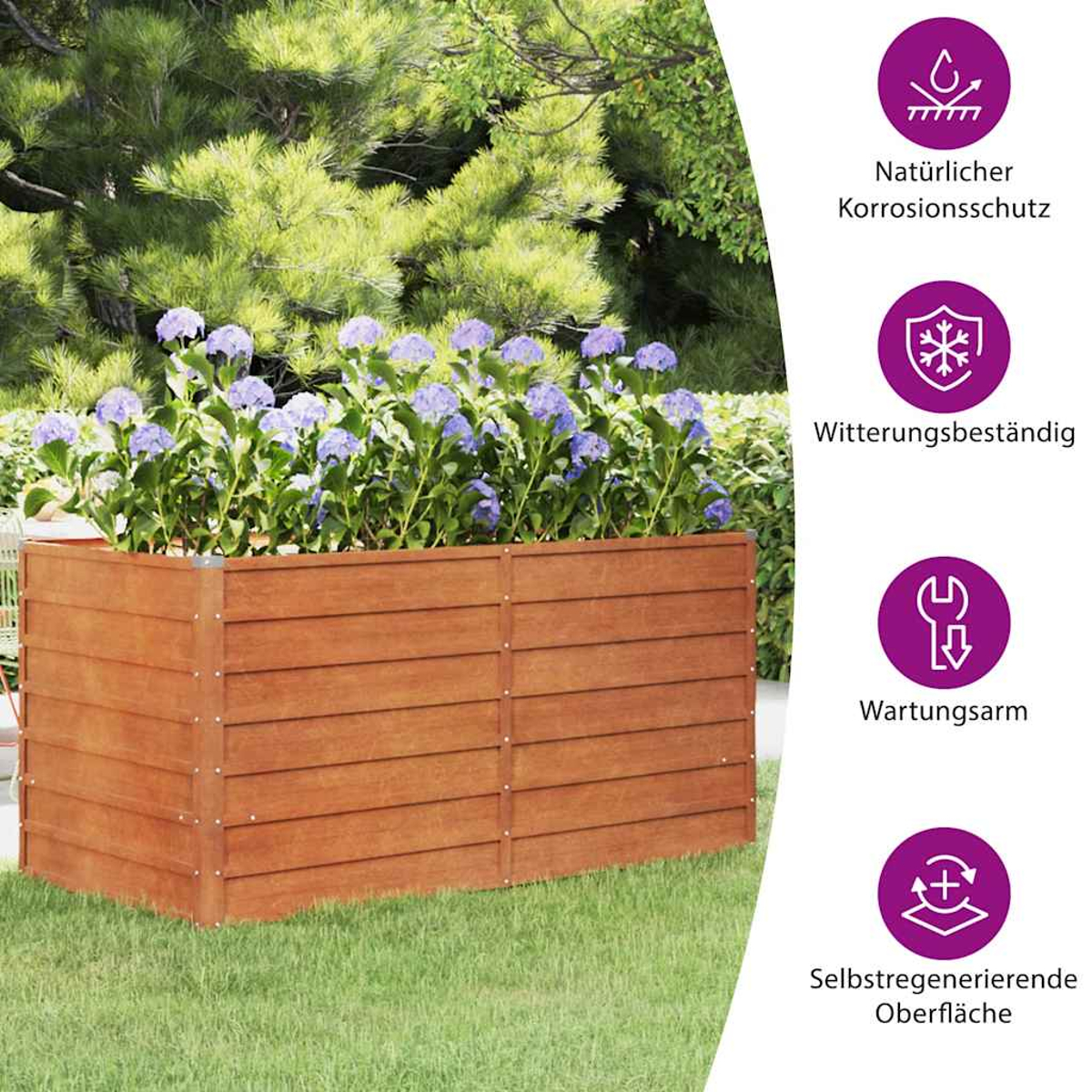 Holzblumenkasten mit lila Blumen auf grünem Gras. Hintergrund ist eine grüne Hecke und Symbole.