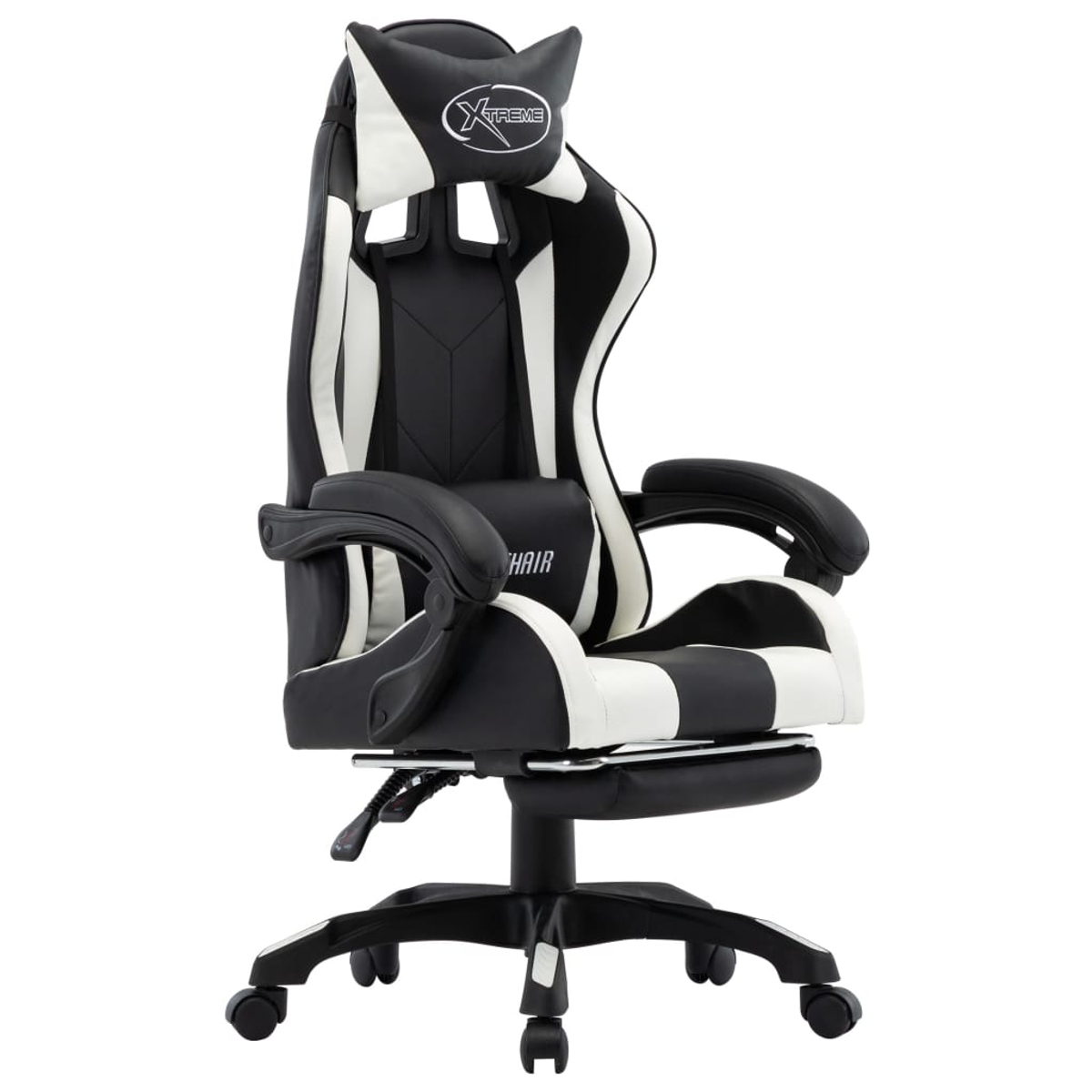 Schwarzer und weißer Gaming-Stuhl. Zu den Merkmalen gehören Kopfstütze, Armlehnen und Fußstütze. Er hat Räder und ein schwarzes Gestell.