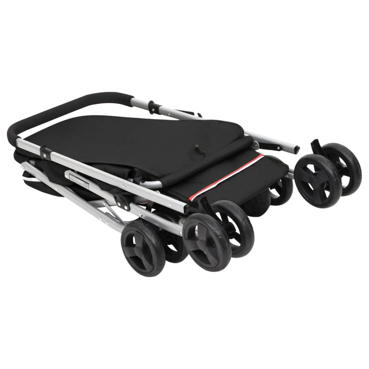 Ein zusammengeklappter schwarzer Kinderwagen mit silbernem Rahmen und schwarzen Rädern, roter und weißer Streifen am Rand.