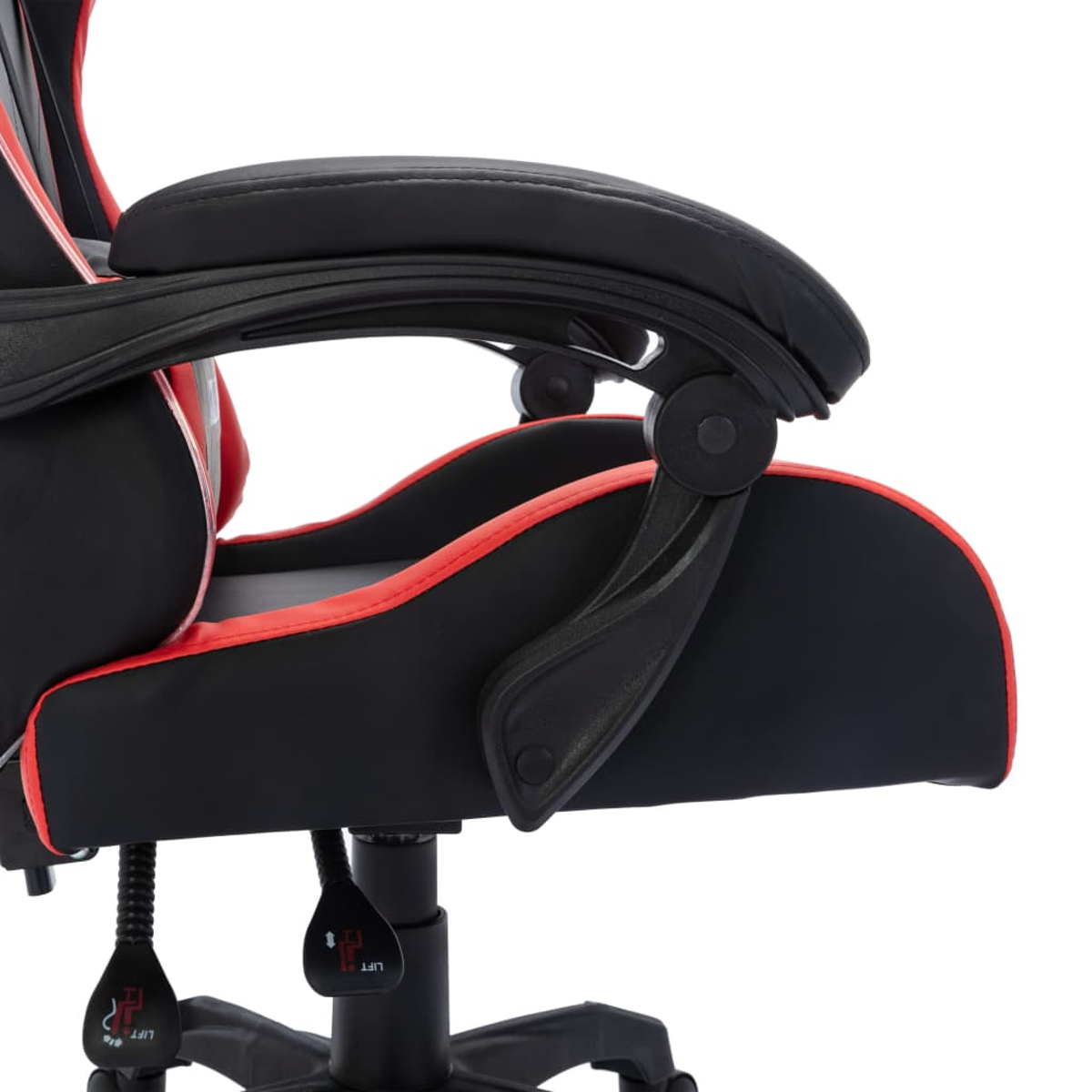 Nahaufnahme eines schwarz-roten Gaming-Stuhls. Der Stuhl hat Armlehnen, eine Sitzfläche und eine Rückenlehne. Die Details zeigen die Verstellhebel.