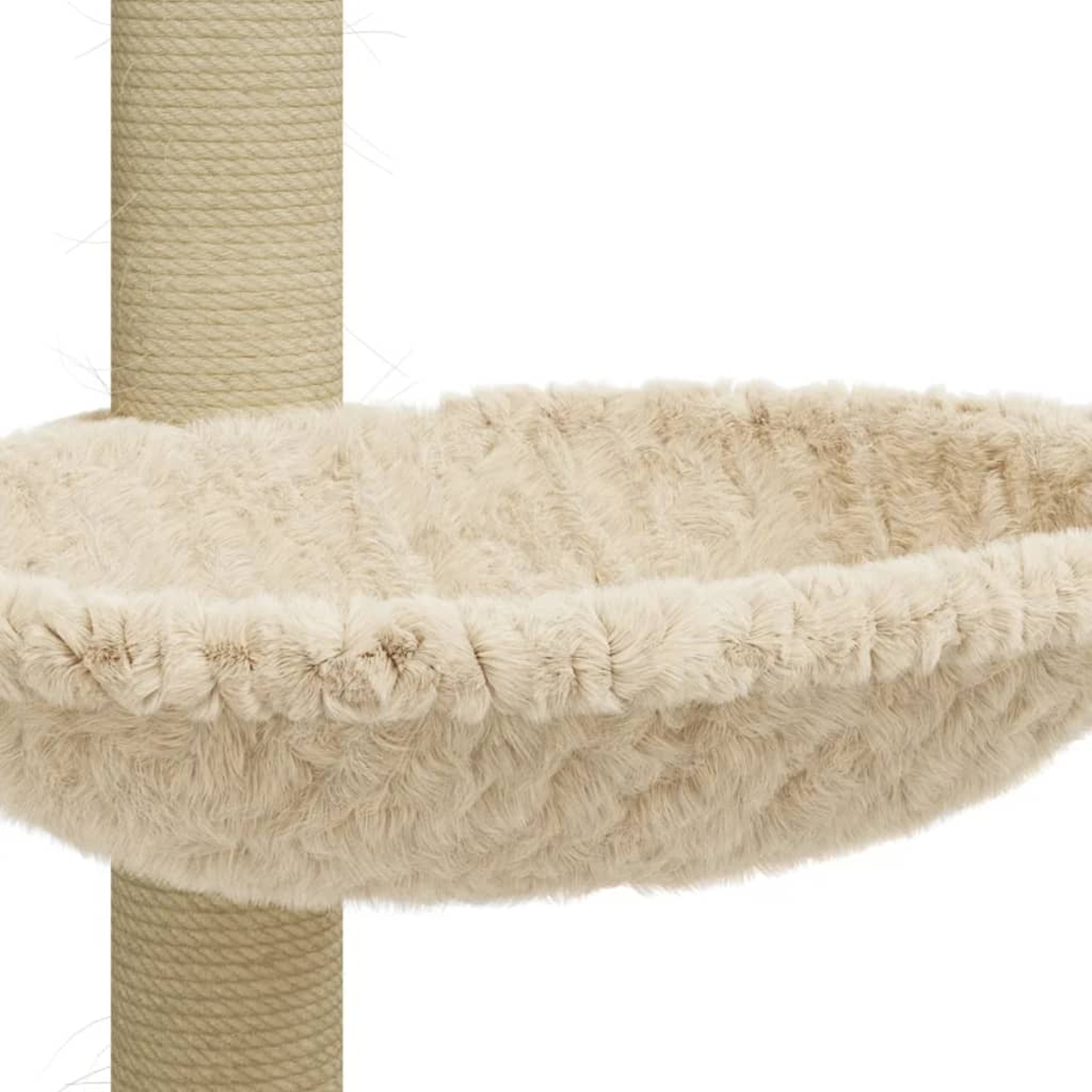 Ein beiger Kratzbaum mit einem flauschigen Bett und einem mit Sisal umwickelten Pfosten. Das Bett ist weich und rund.