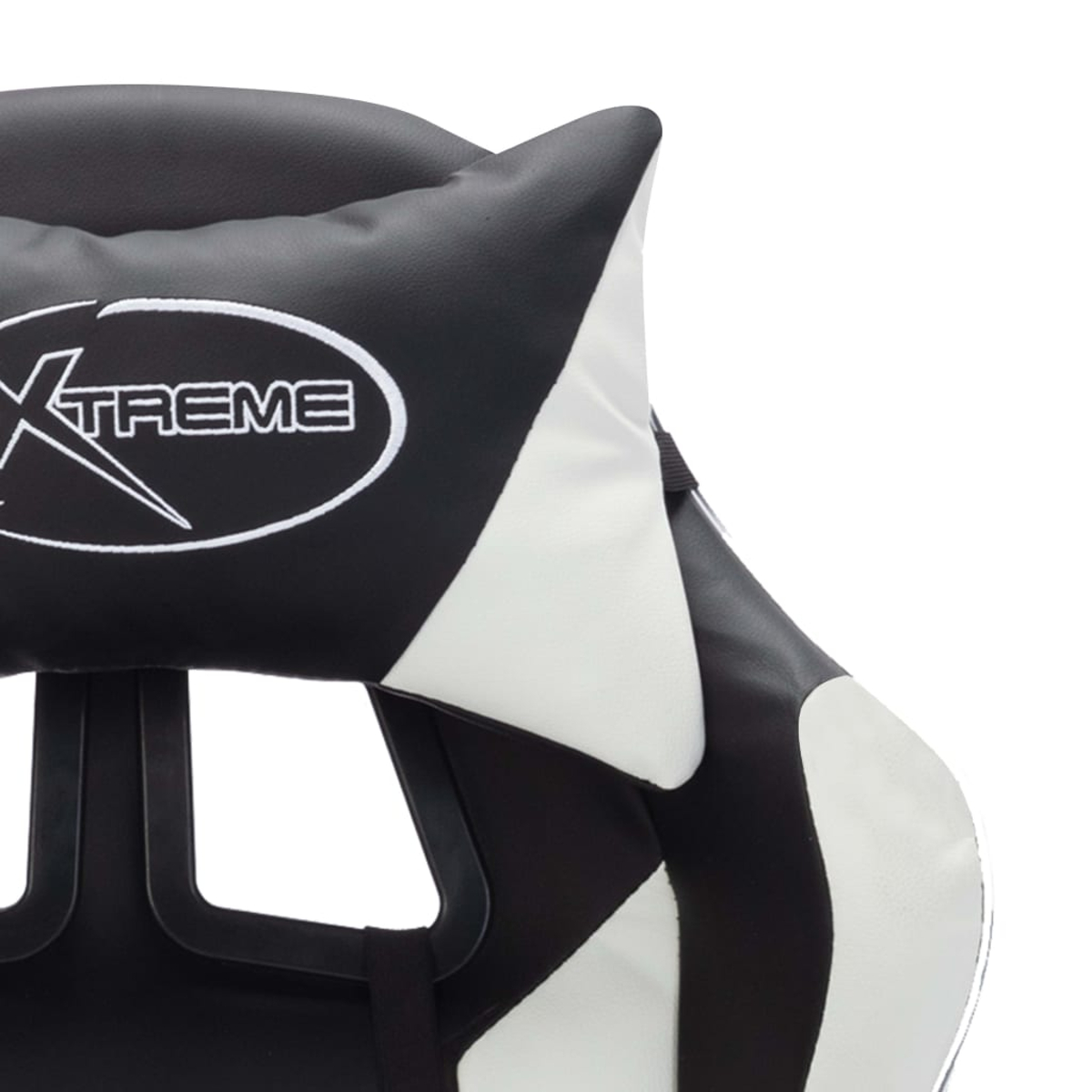 Nahaufnahme eines schwarz-weißen Gaming-Stuhls. Die Kopfstütze trägt das Wort 'XTREME'. Der Stuhl hat einen modernen Stil.