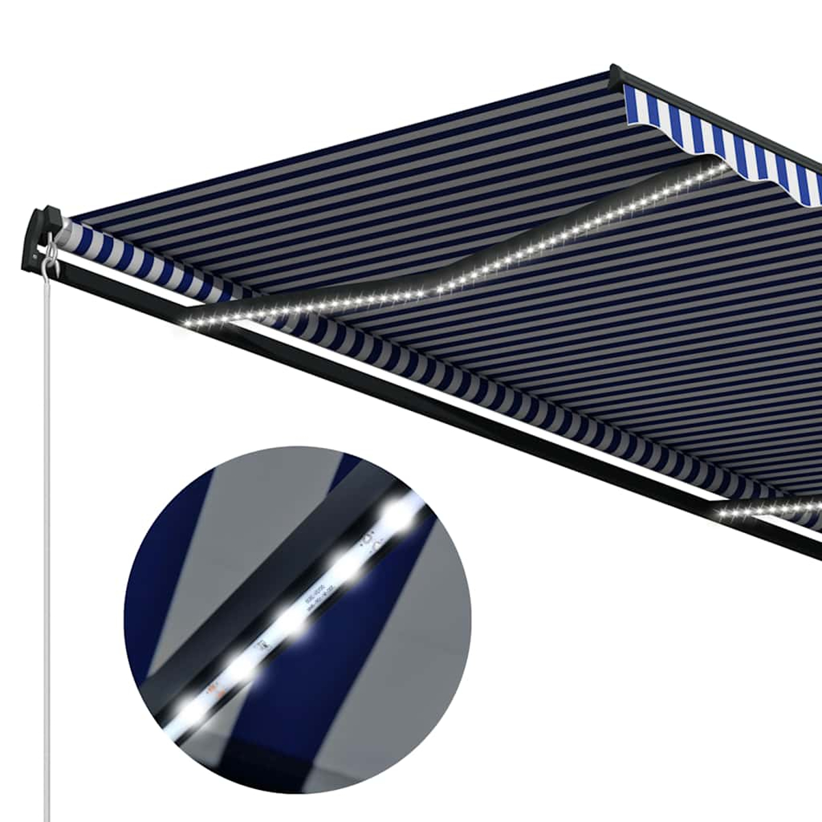 Ein blau-weiß gestreifter Markisenstoff mit integrierten LED-Leuchten ist zu sehen. Eine Nahaufnahme zeigt die Lichter und Stoffdetails.