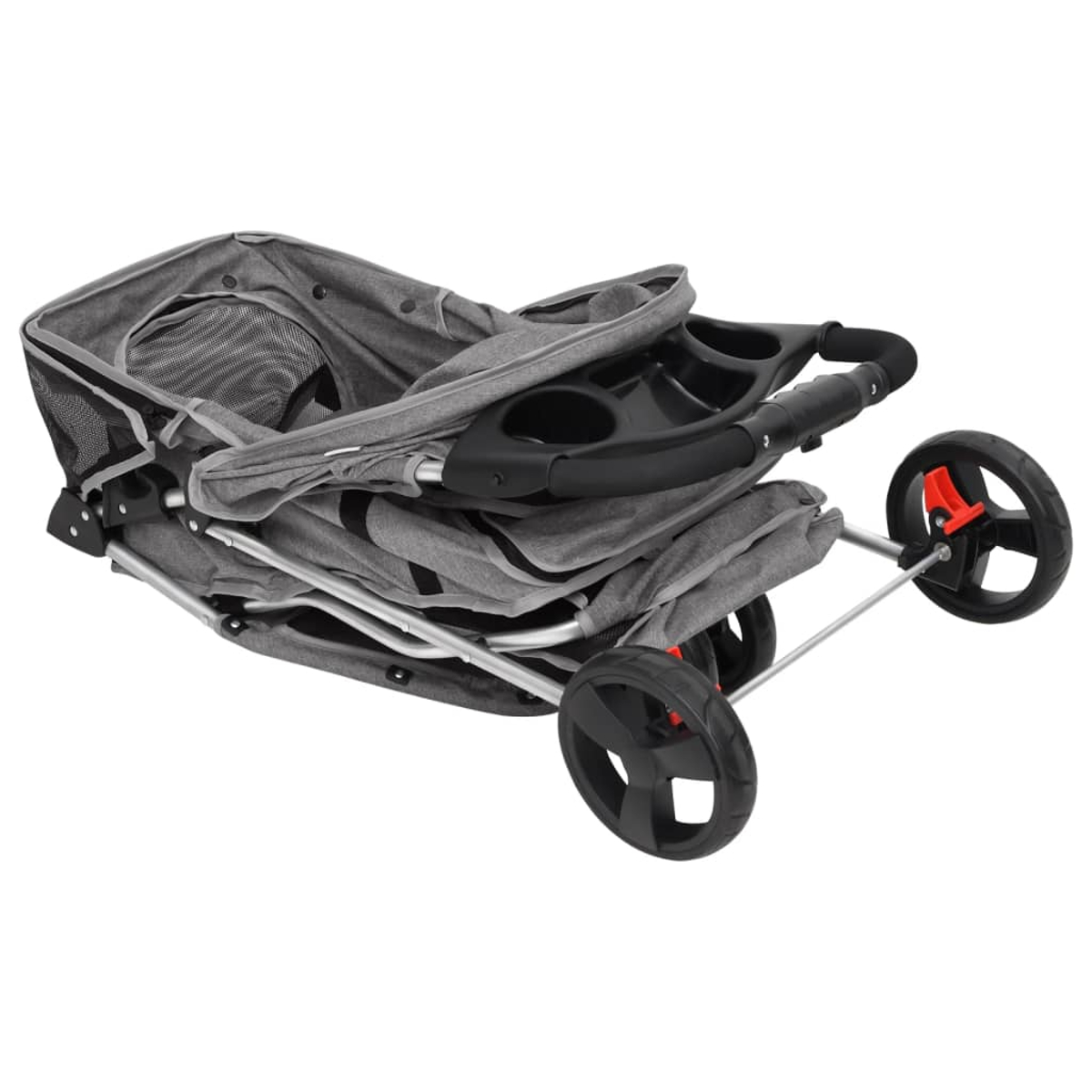 Ein zusammengeklappter grauer Tierkinderwagen auf weißem Hintergrund. Er hat schwarze Räder und einen schwarzen Griff mit Getränkehaltern.
