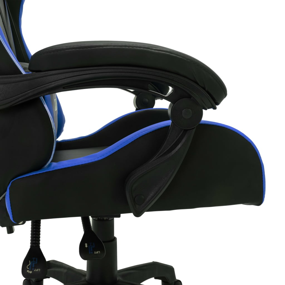 Nahaufnahme eines Gaming-Stuhls. Schwarz mit blauem Rand. Zeigt Armlehne, Sitz und Bedienelemente. Teile sind vor weißem Hintergrund sichtbar.